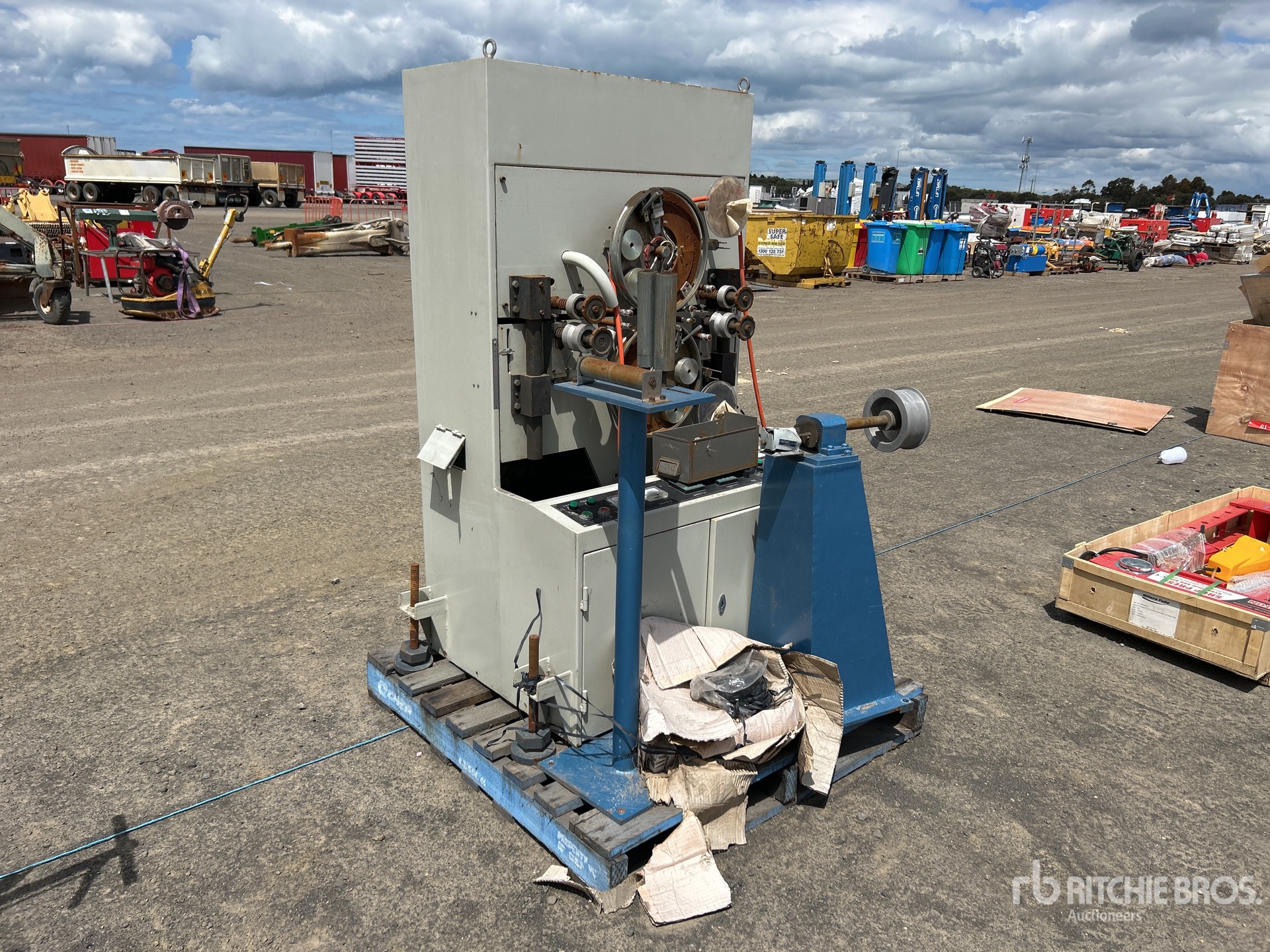 General Appearance with Picture, Right Front Corner