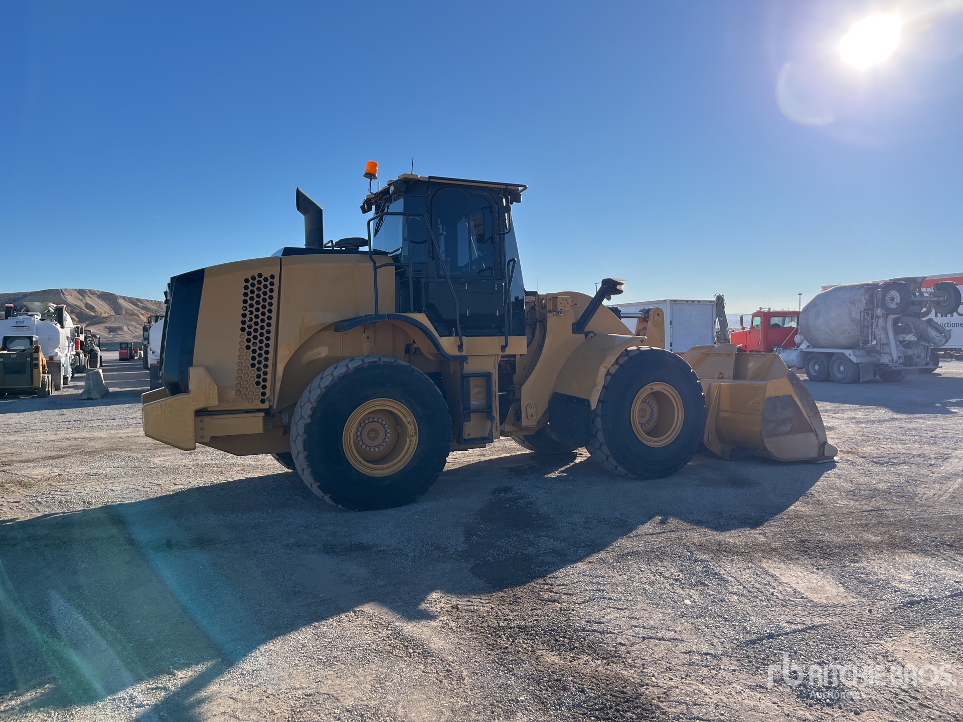 Aspect général with Image, coin arrière droit