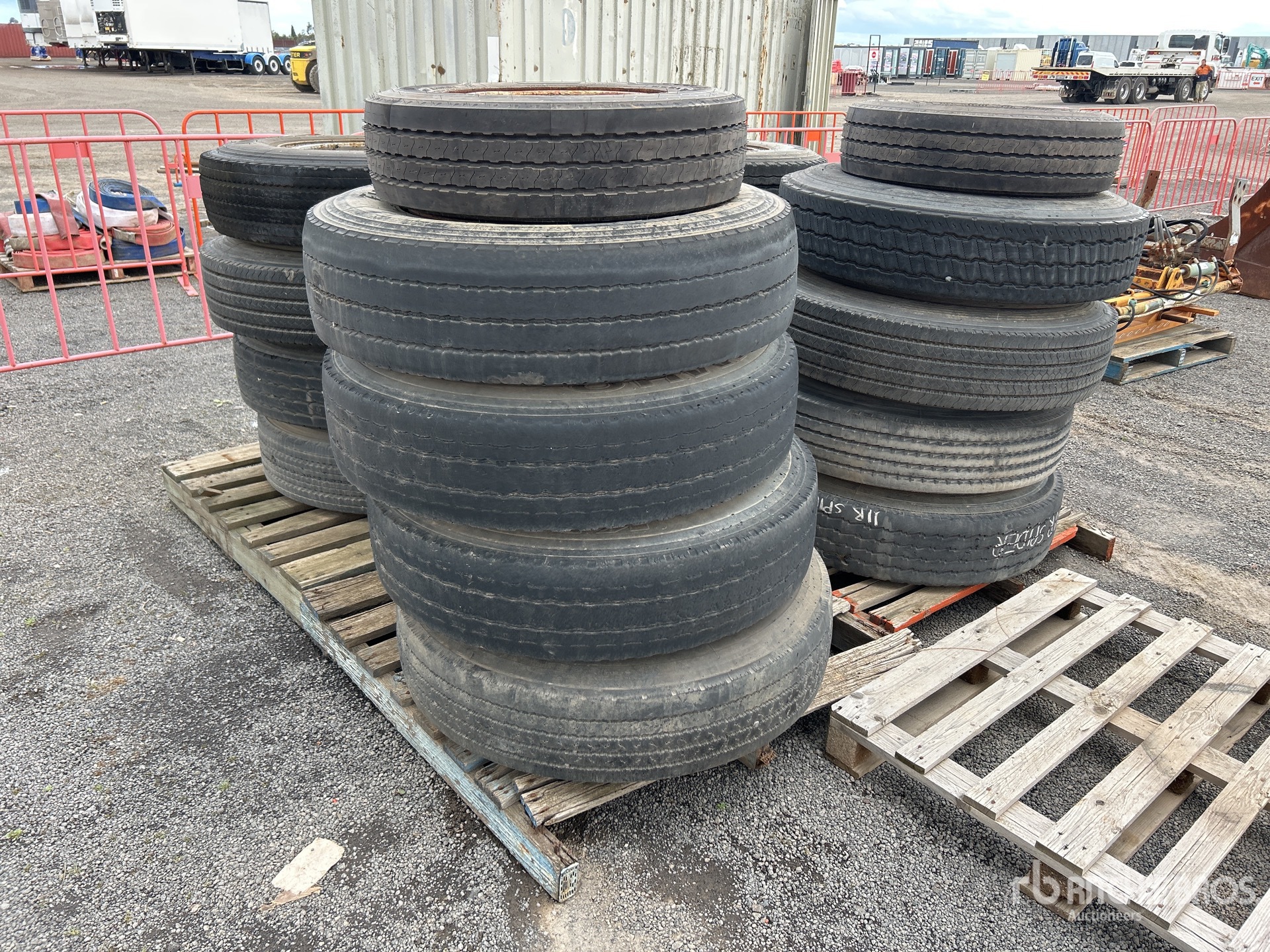 General Appearance with Image, coin avant droit