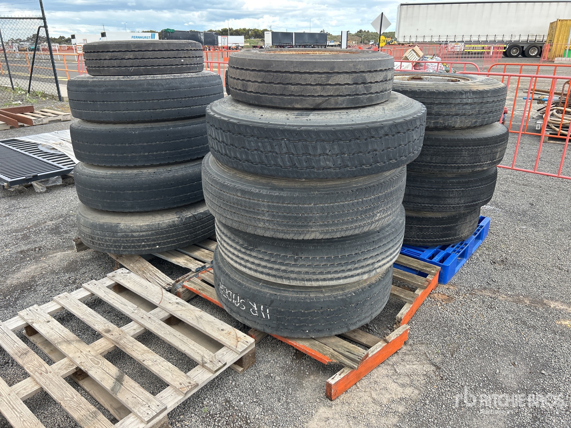 General Appearance with Image, coin avant gauche