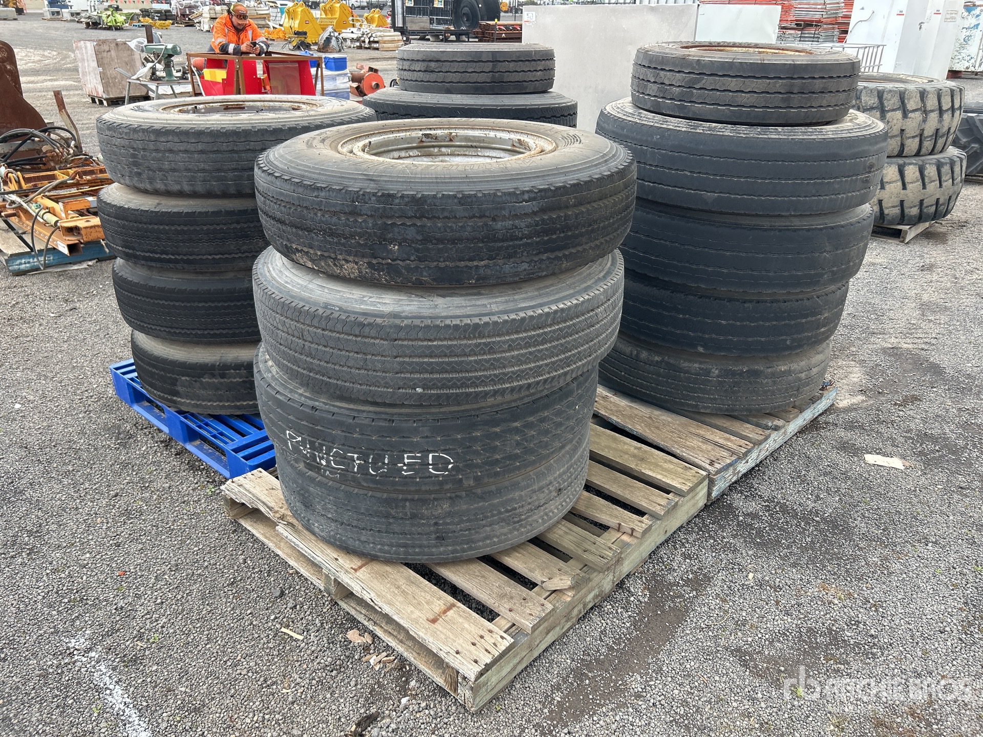 General Appearance with Image, coin arrière droit