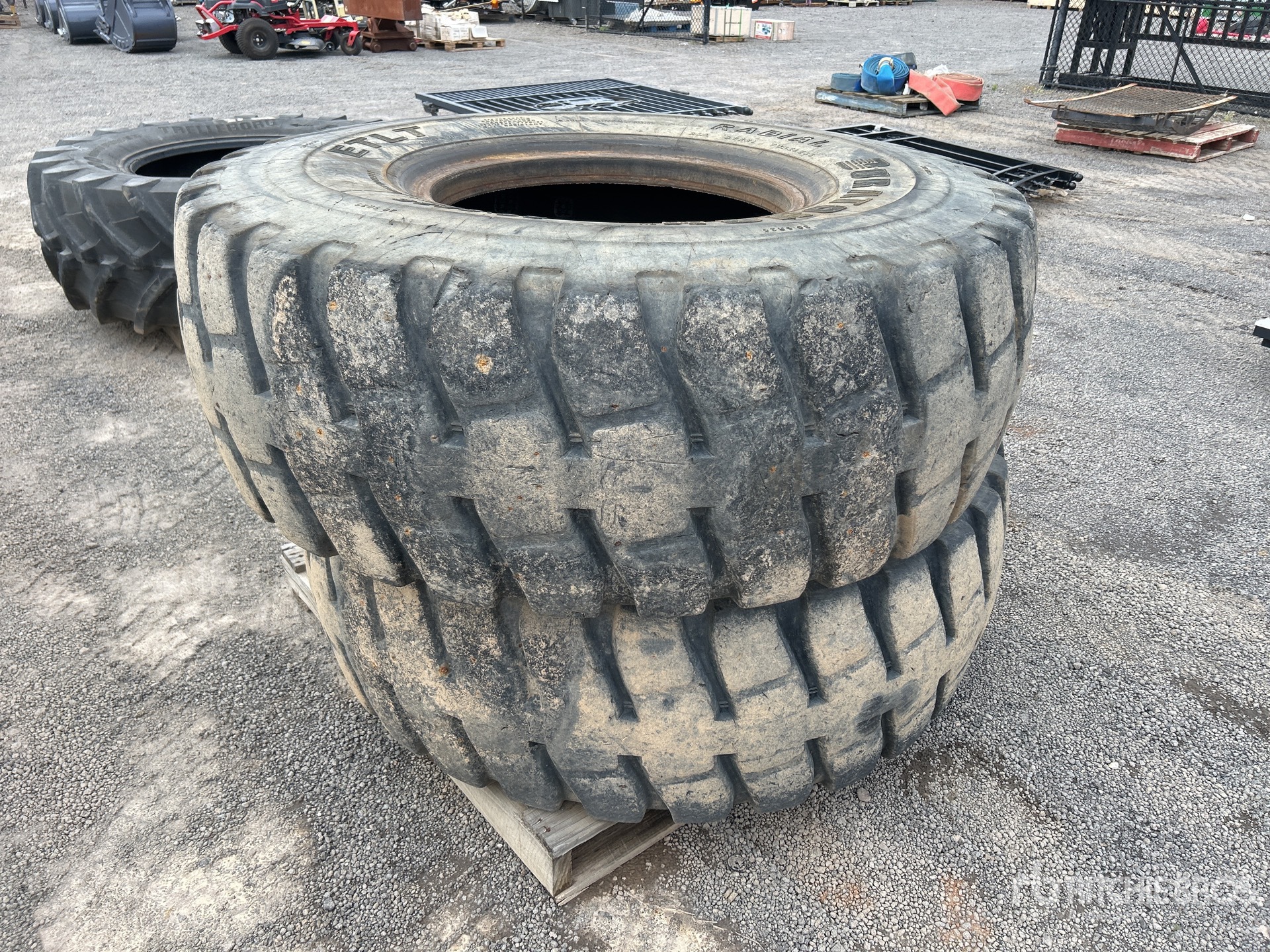 General Appearance with Picture, Left Rear Corner