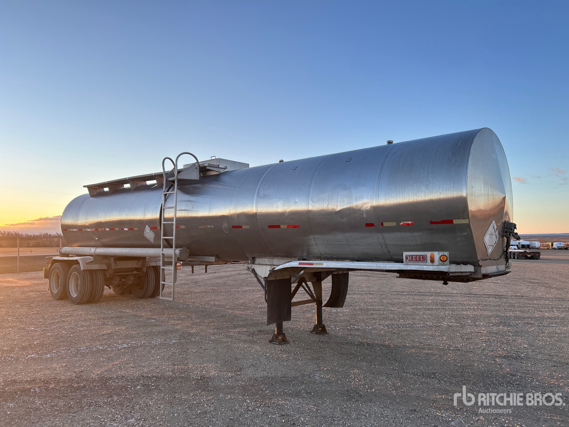 General Appearance with Bild, Ecke vorne rechts