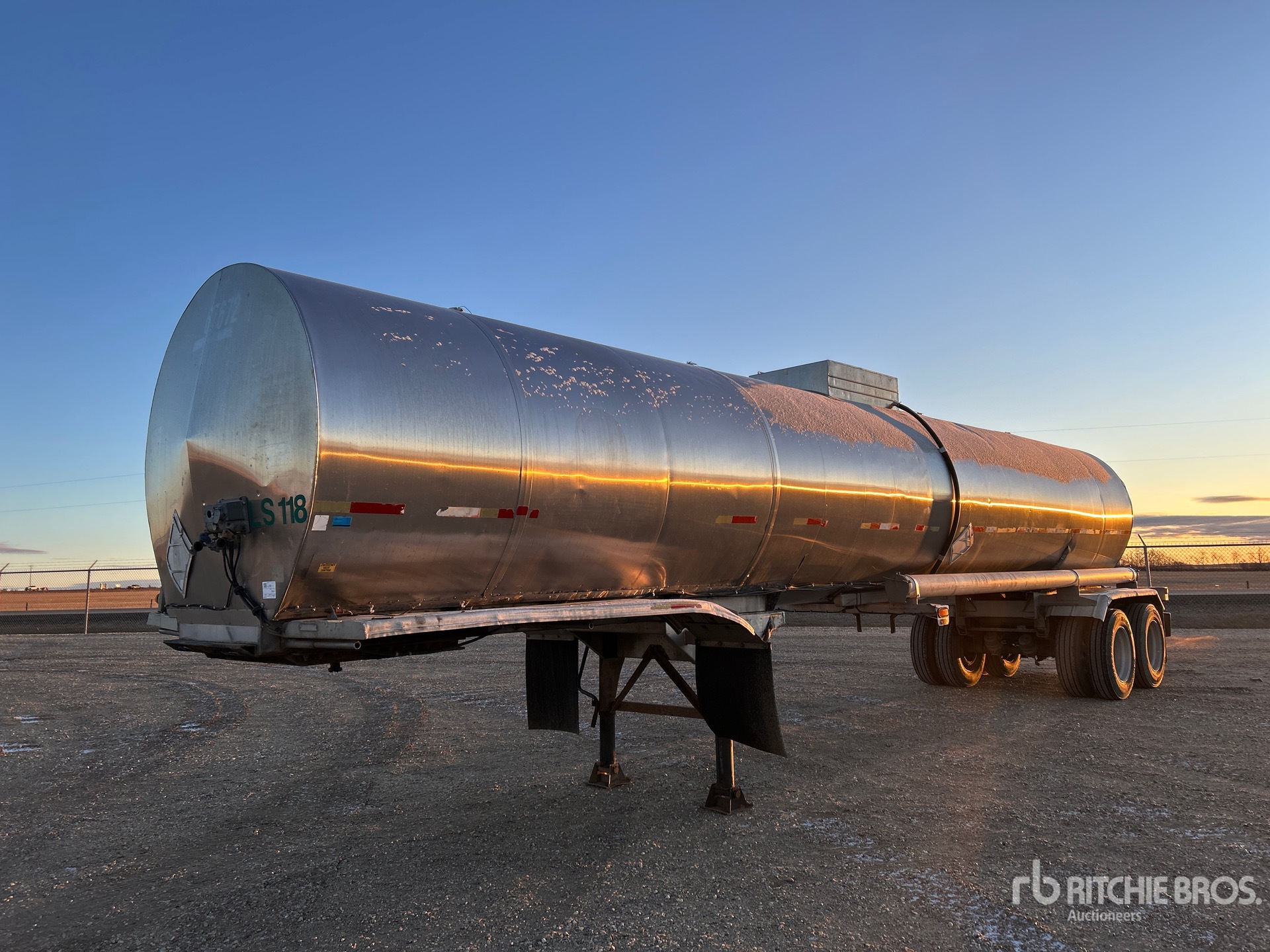 General Appearance with Bild, Ecke vorne links