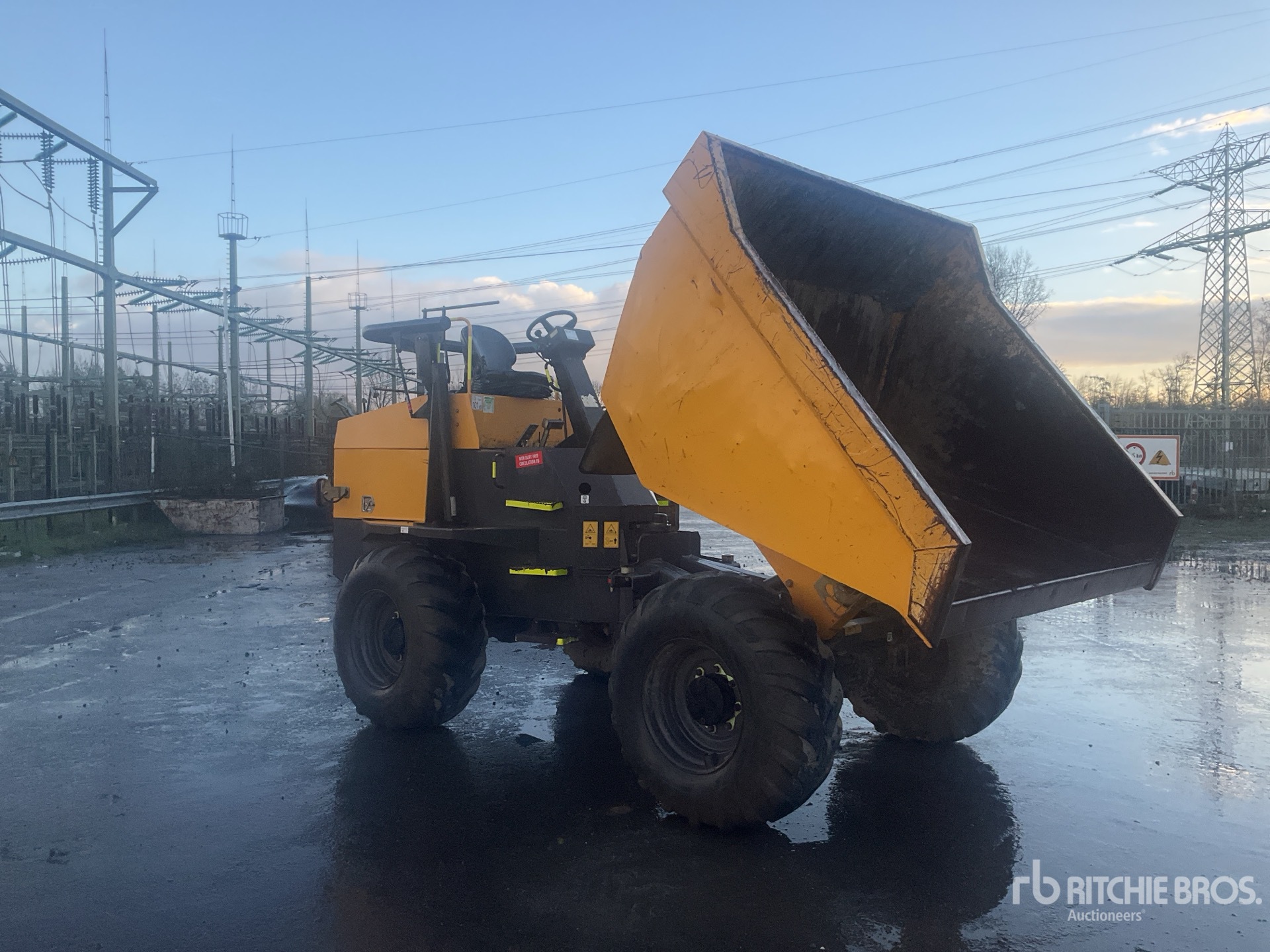 General Appearance with Bild, Ecke vorne rechts