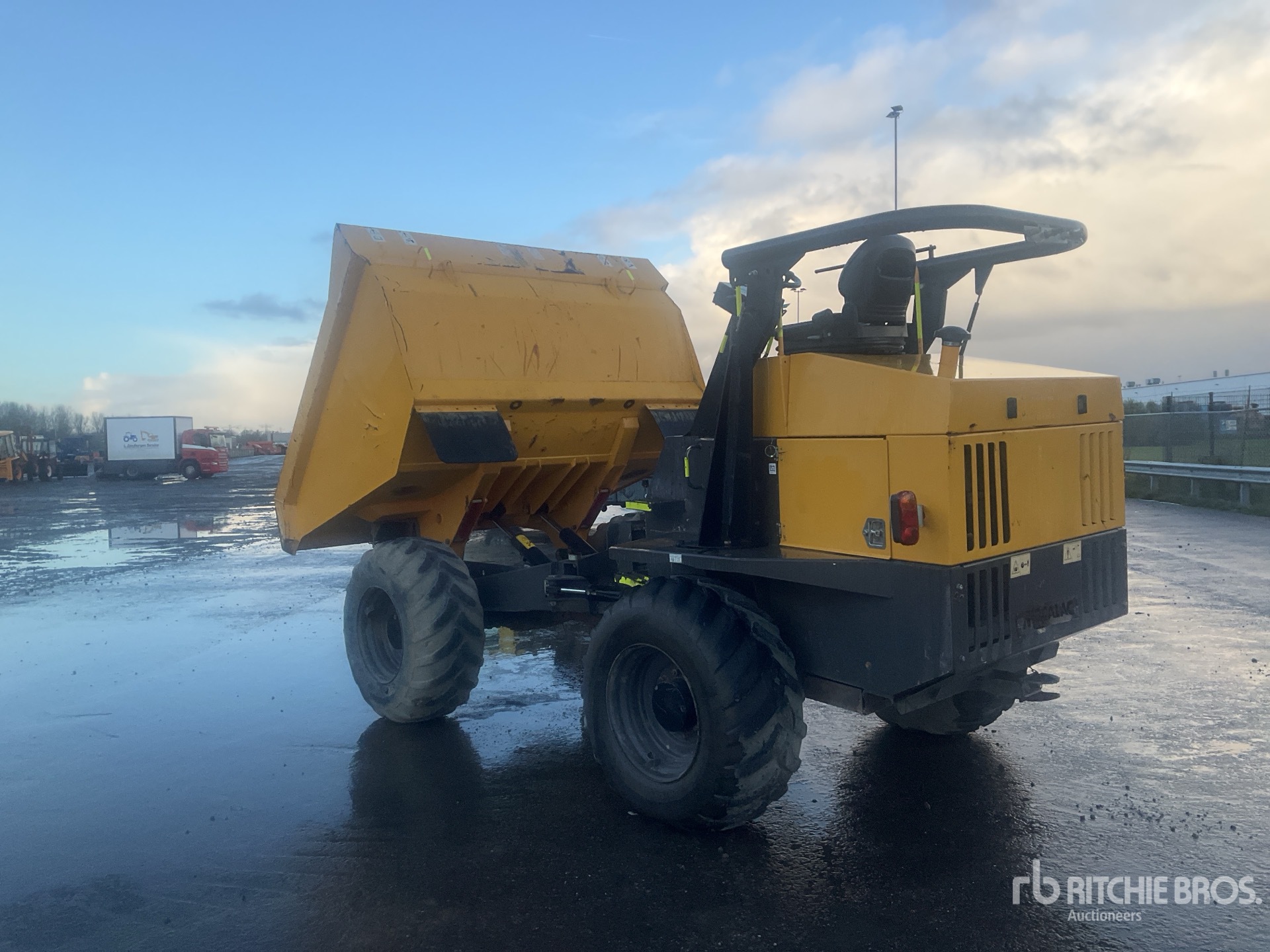 General Appearance with Bild, Ecke hinten links