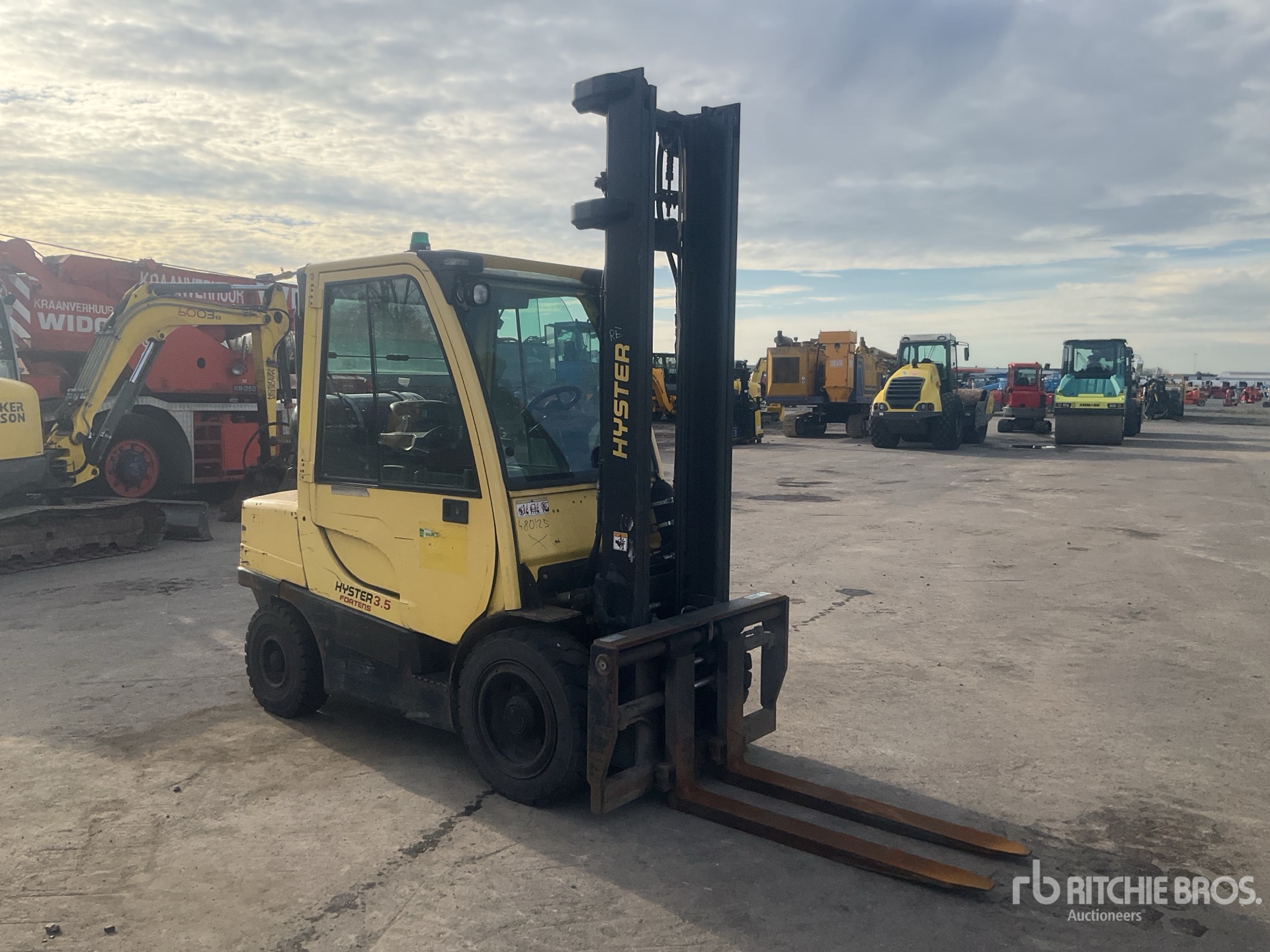 General Appearance with Picture, Right Front Corner