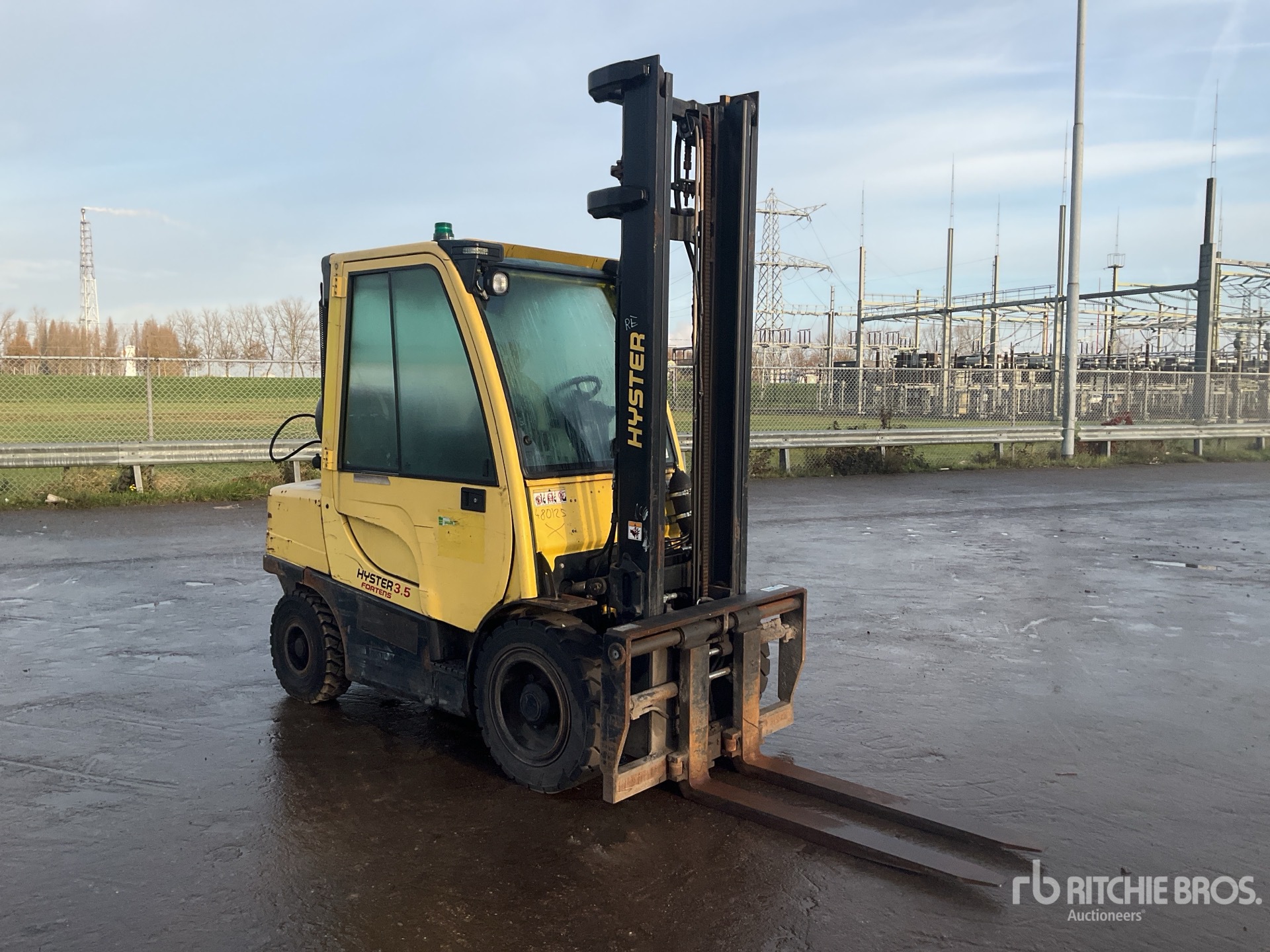 General Appearance with Picture, Right Front Corner