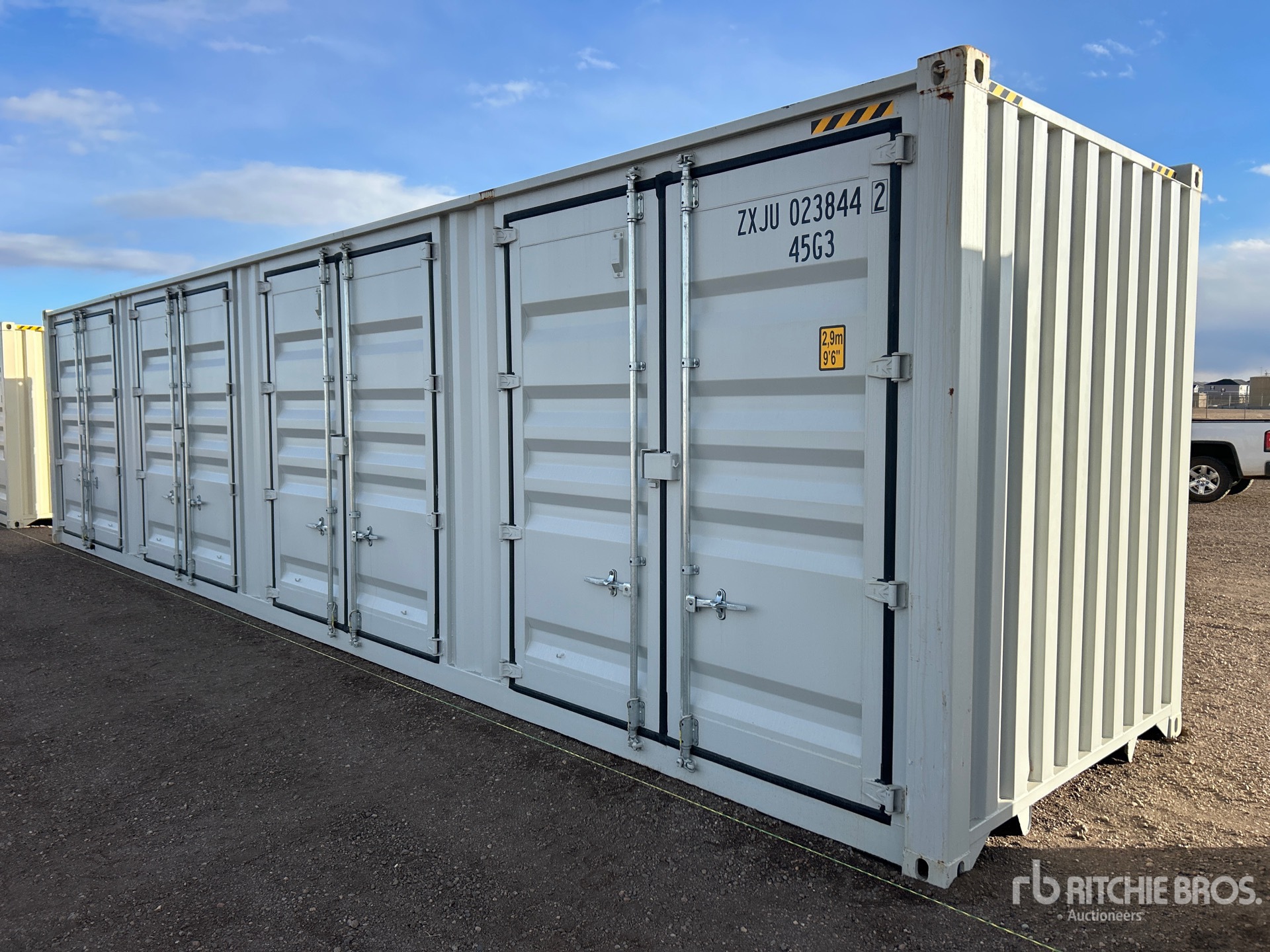 General Appearance with Bild, Ecke vorne rechts