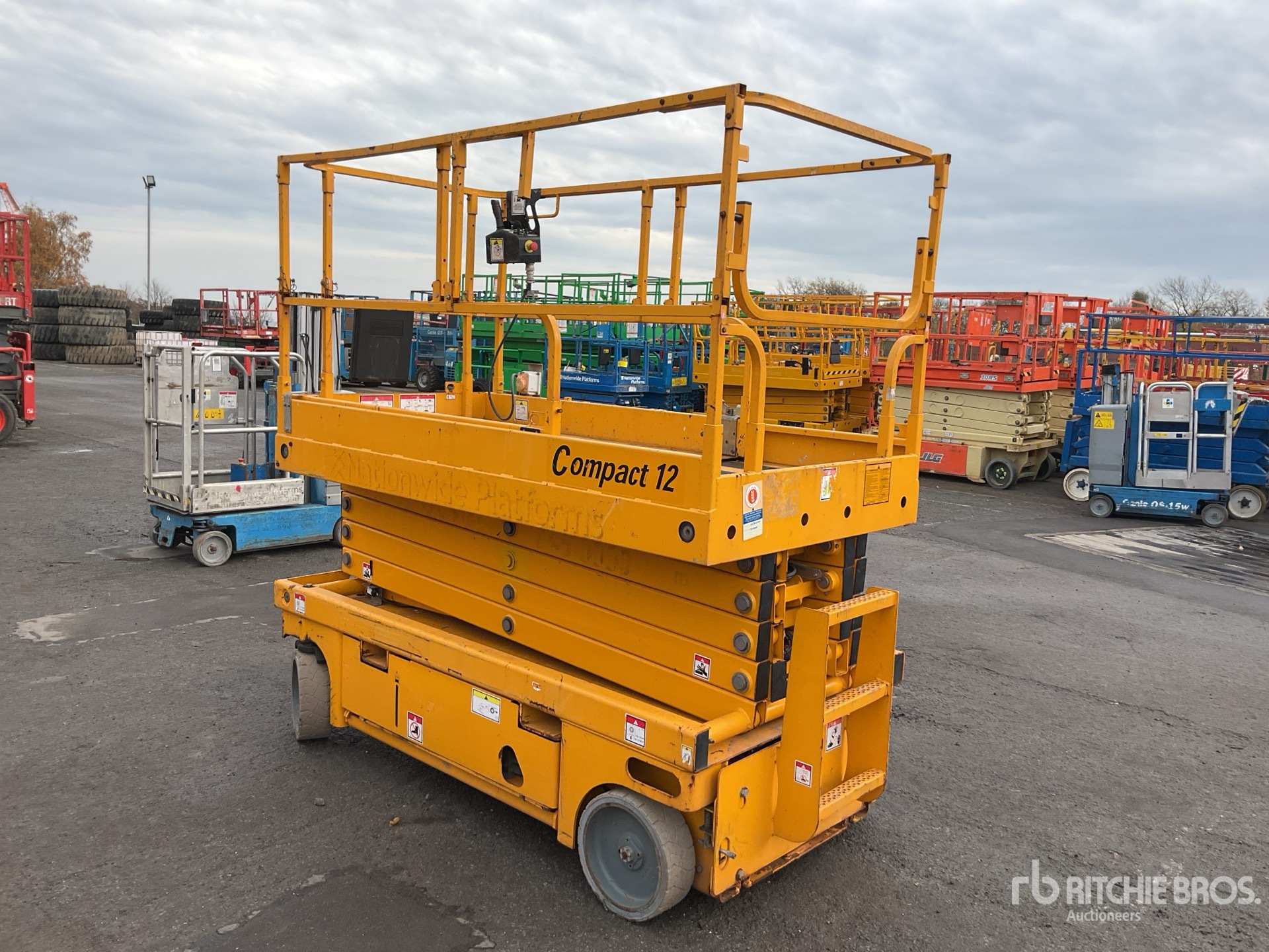 General Appearance with Foto, angolo posteriore sinistro