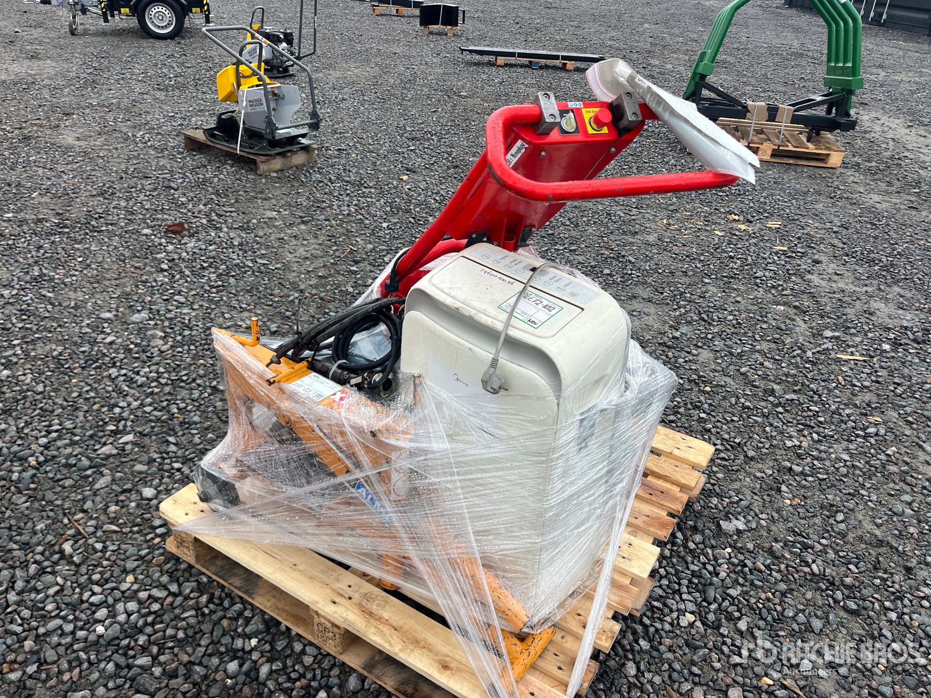 General Appearance with Picture, Right Front Corner