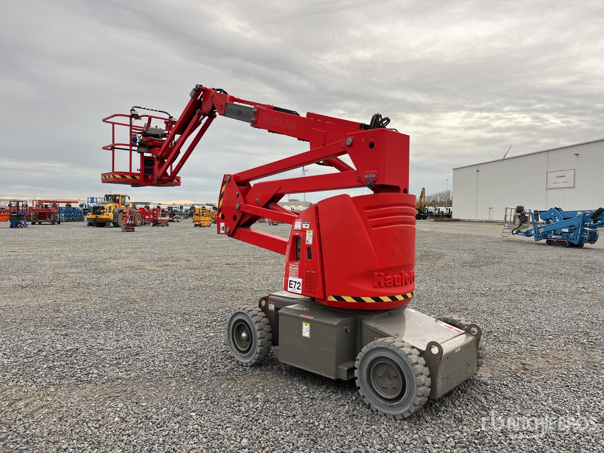 General Appearance with Picture, Right Front Corner