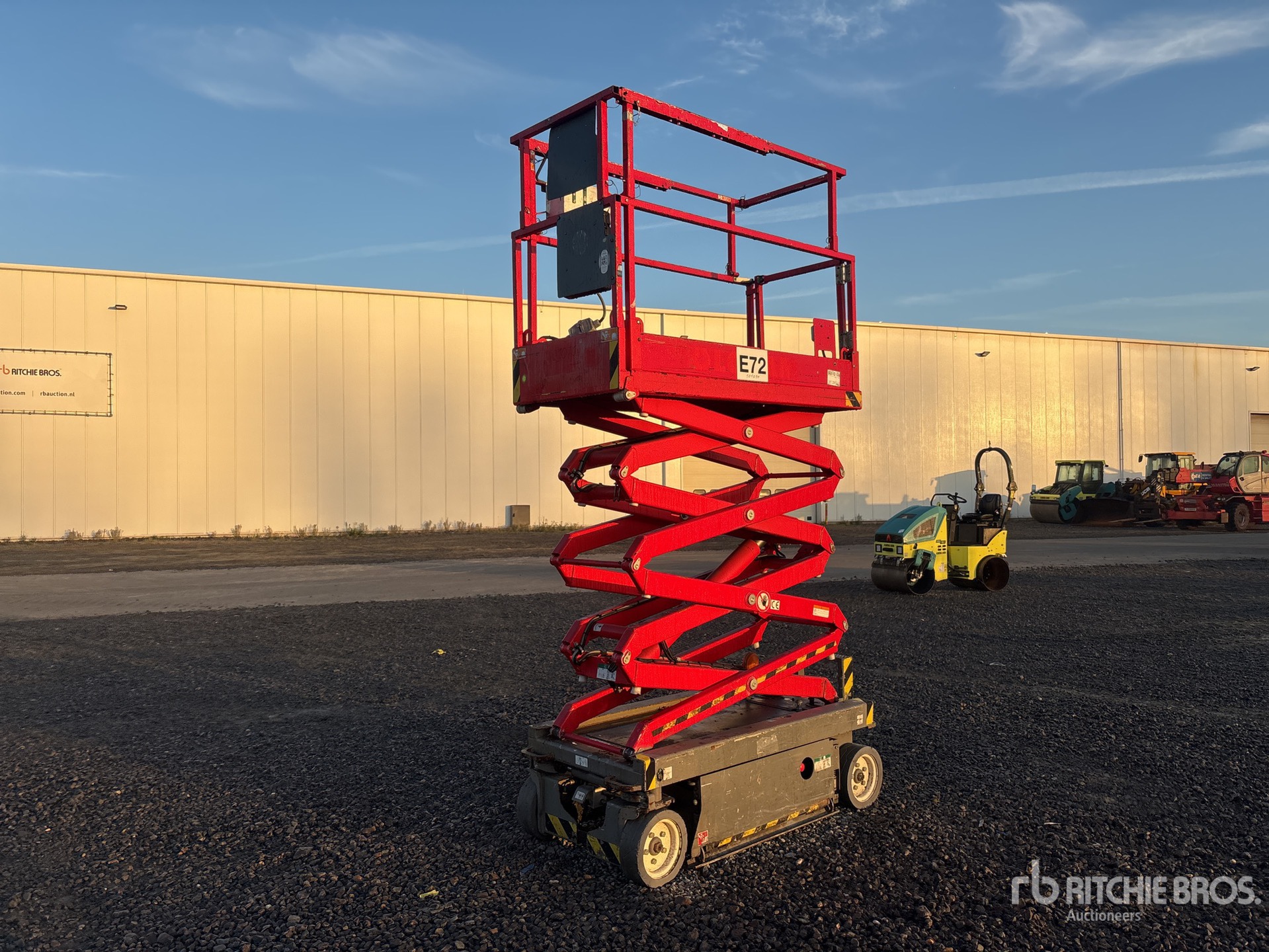 Aspect général with Image, coin arrière droit