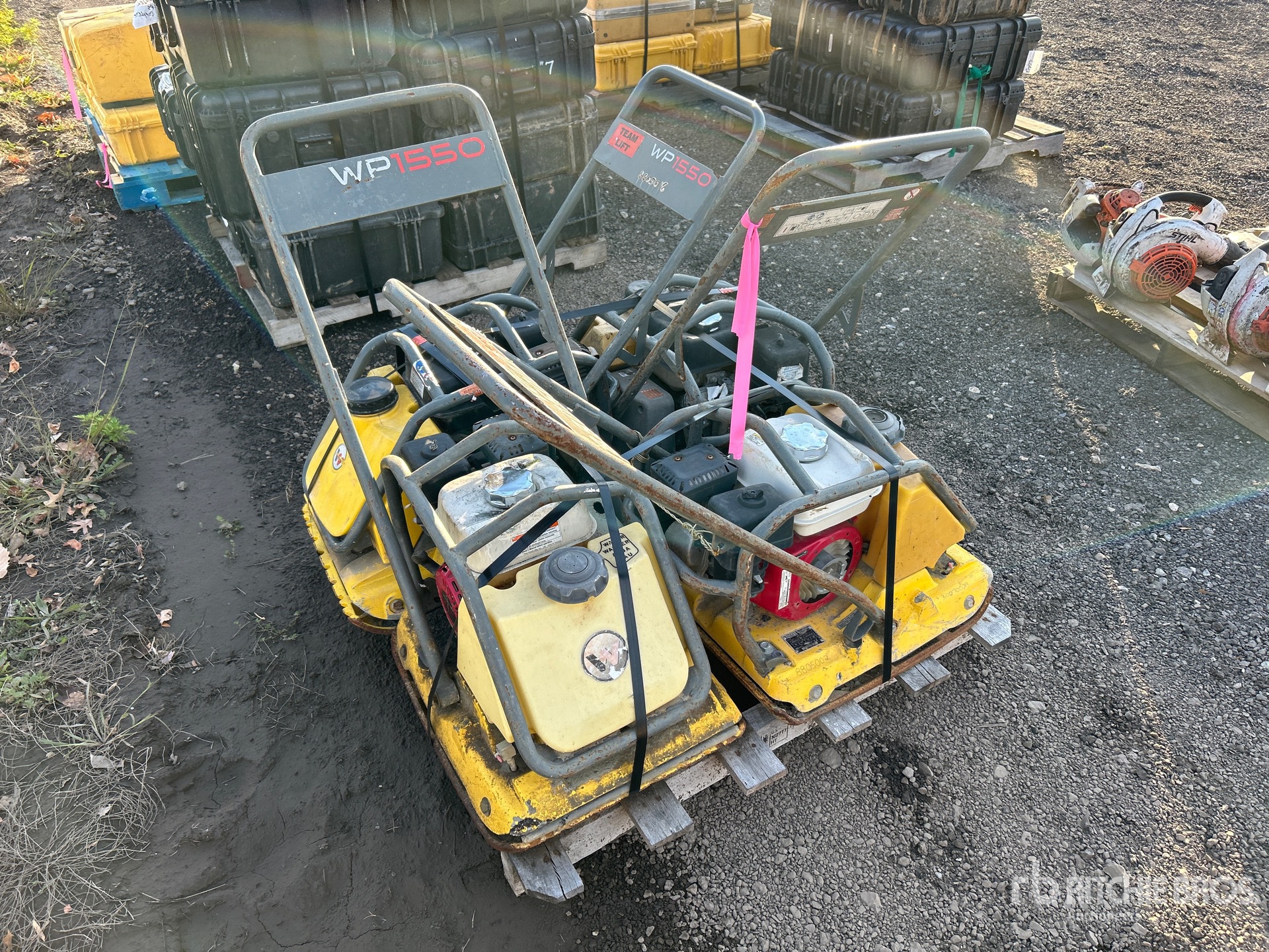 Aspect général with Image, coin arrière droit