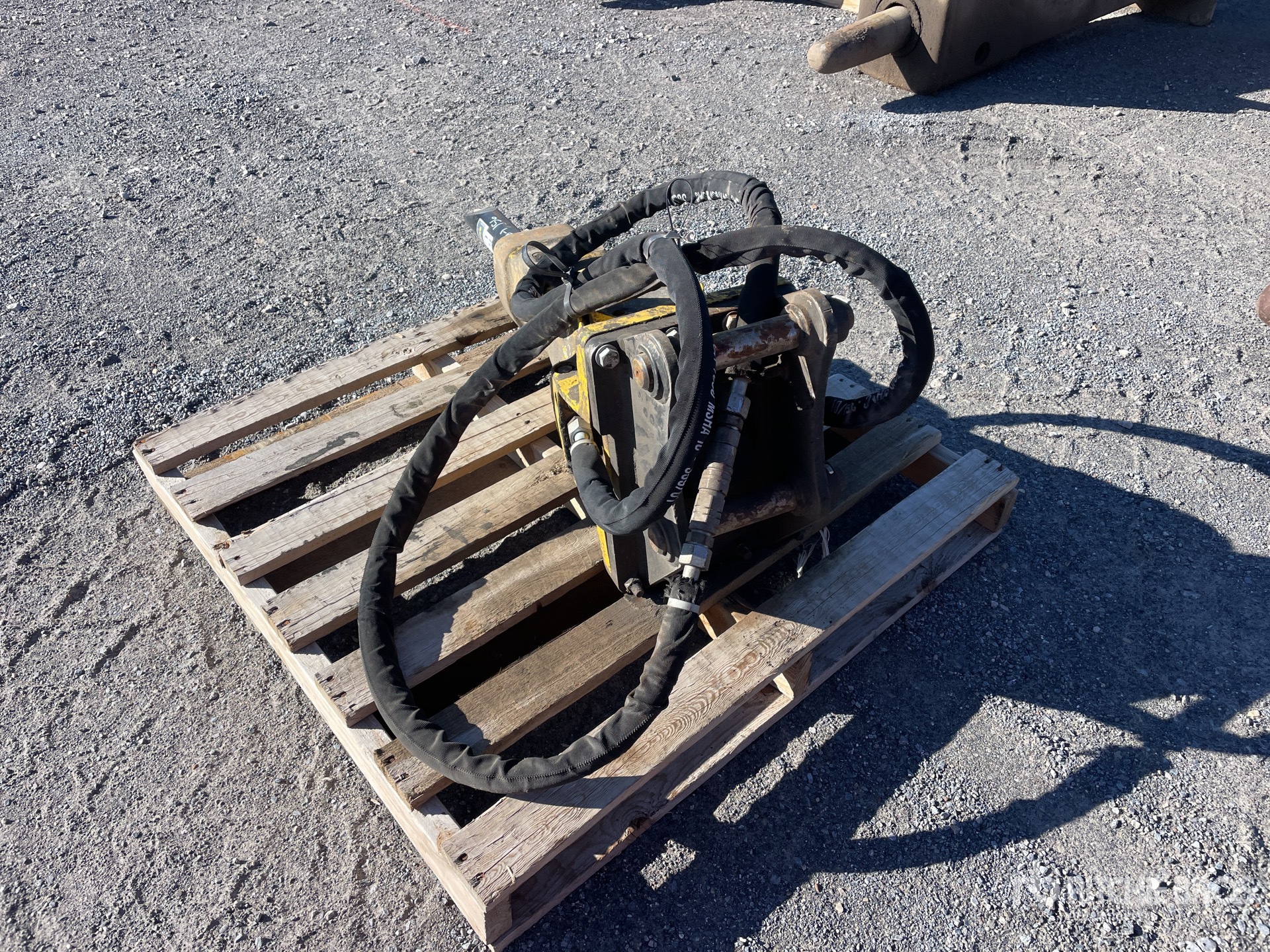 Aspect général with Image, coin arrière droit