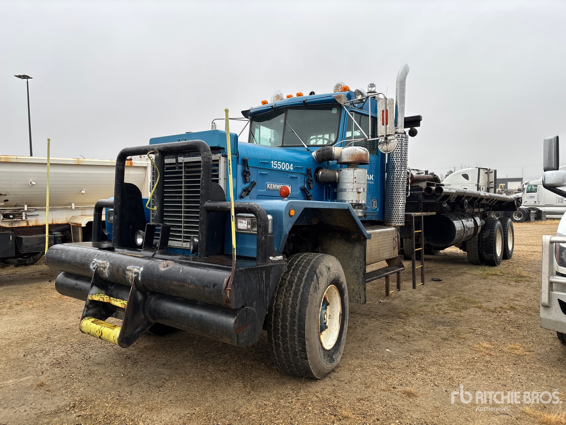 General Appearance with Bild, Ecke vorne links