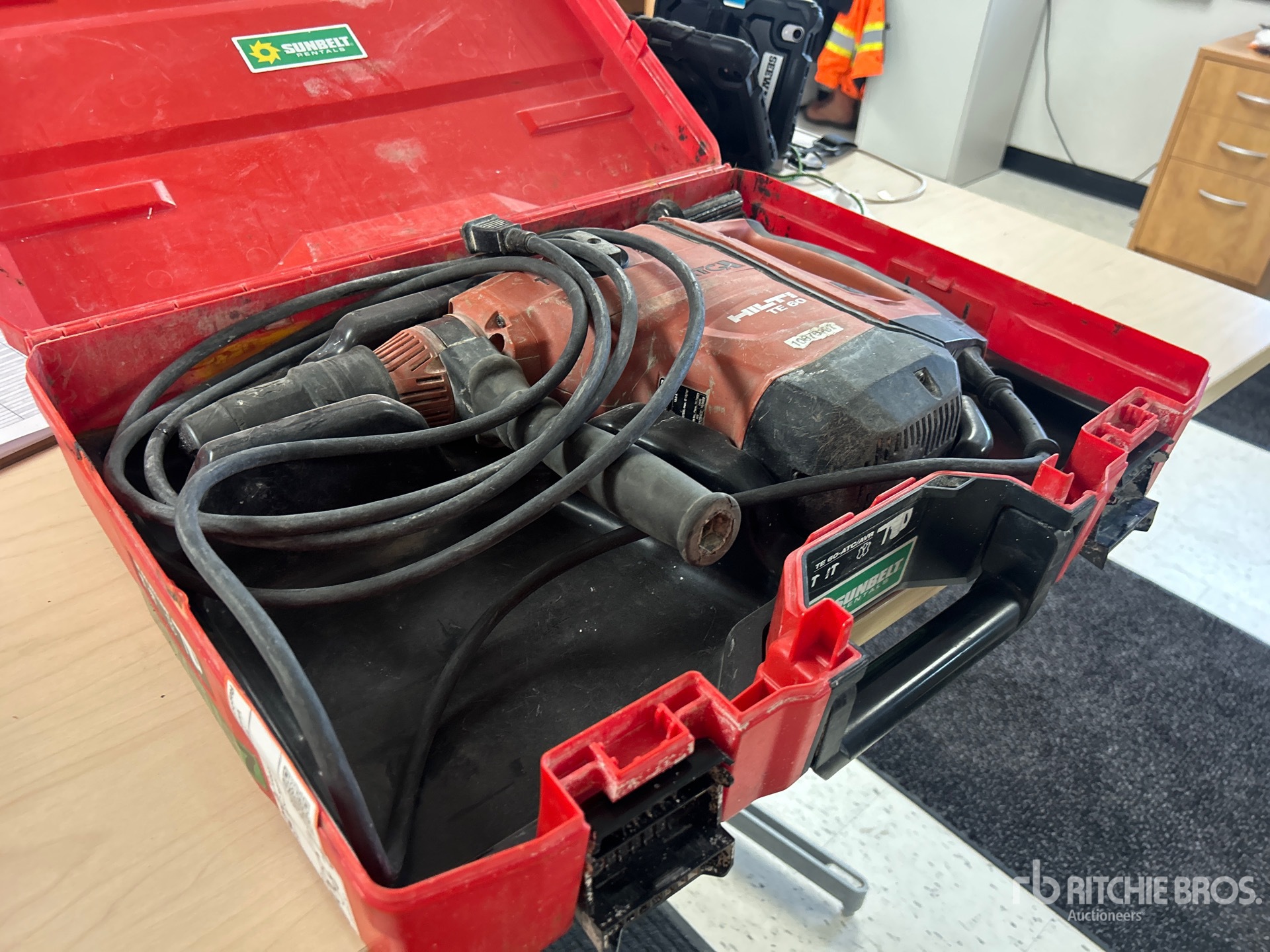 Aspect général with Image, coin arrière gauche