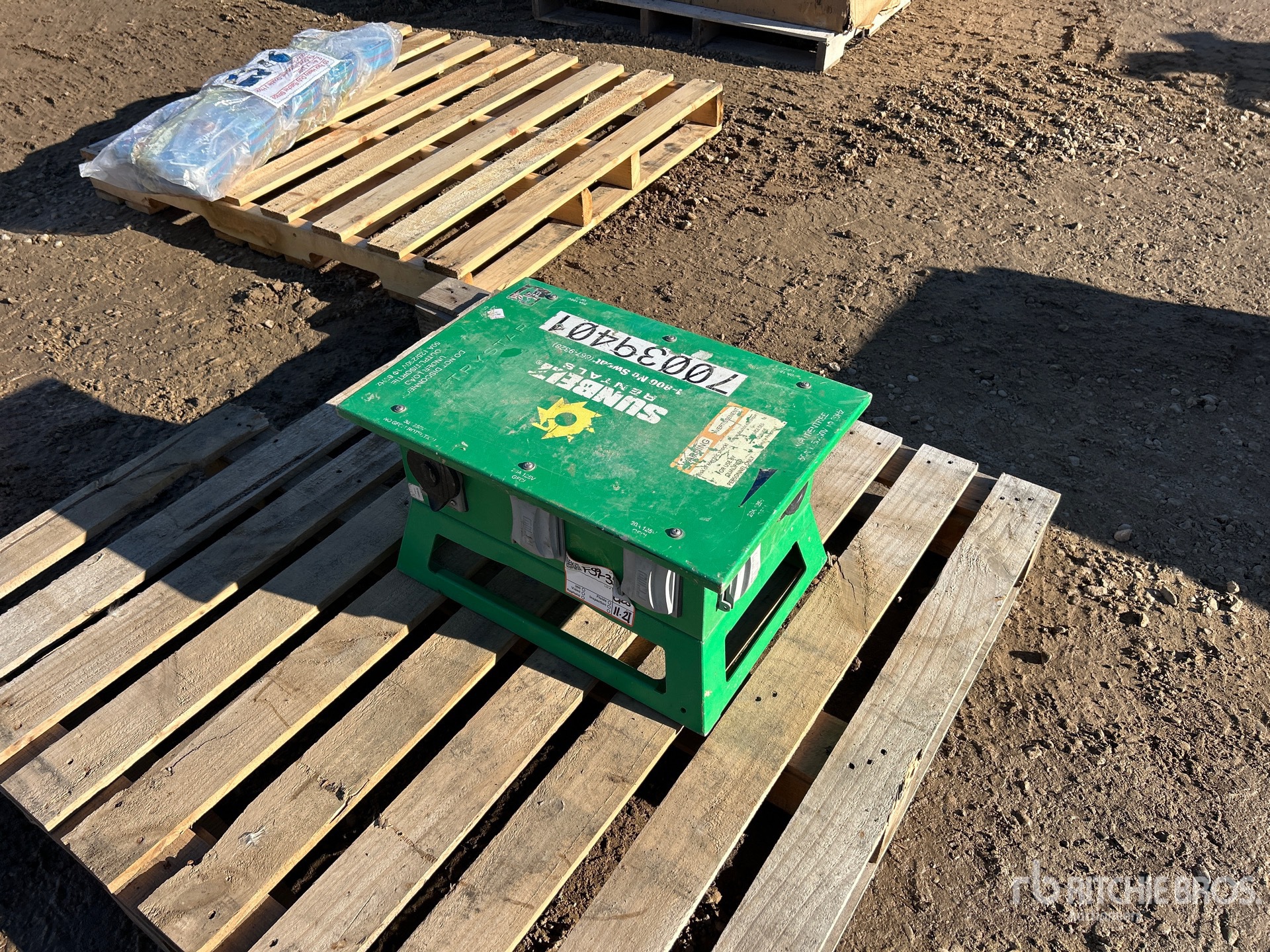 General Appearance with Picture, Left Front Corner