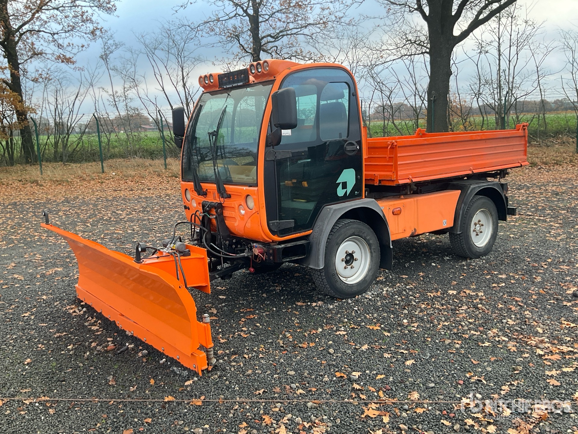 General Appearance with Picture, Left Front Corner