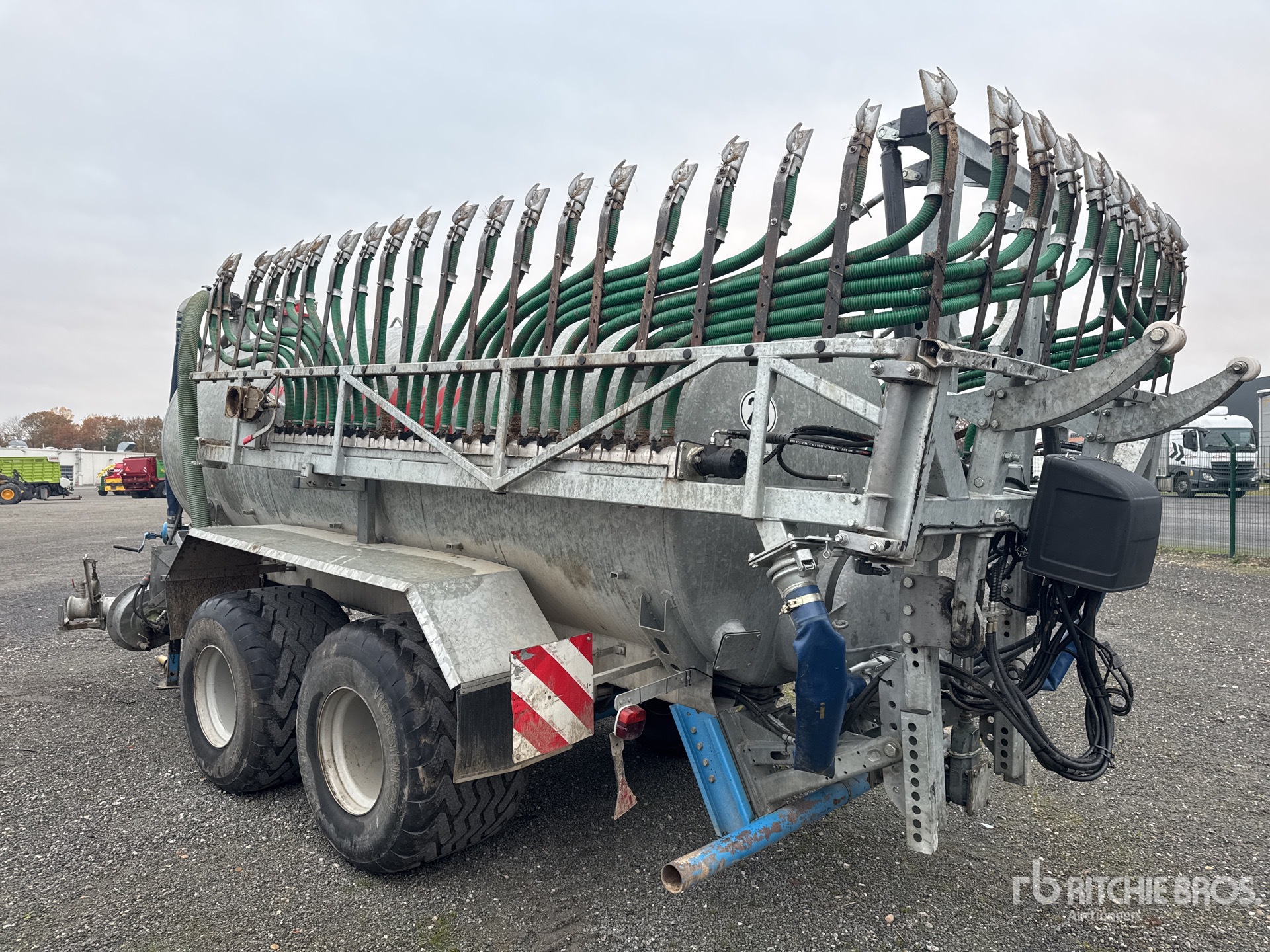 General Appearance with Foto, angolo posteriore sinistro