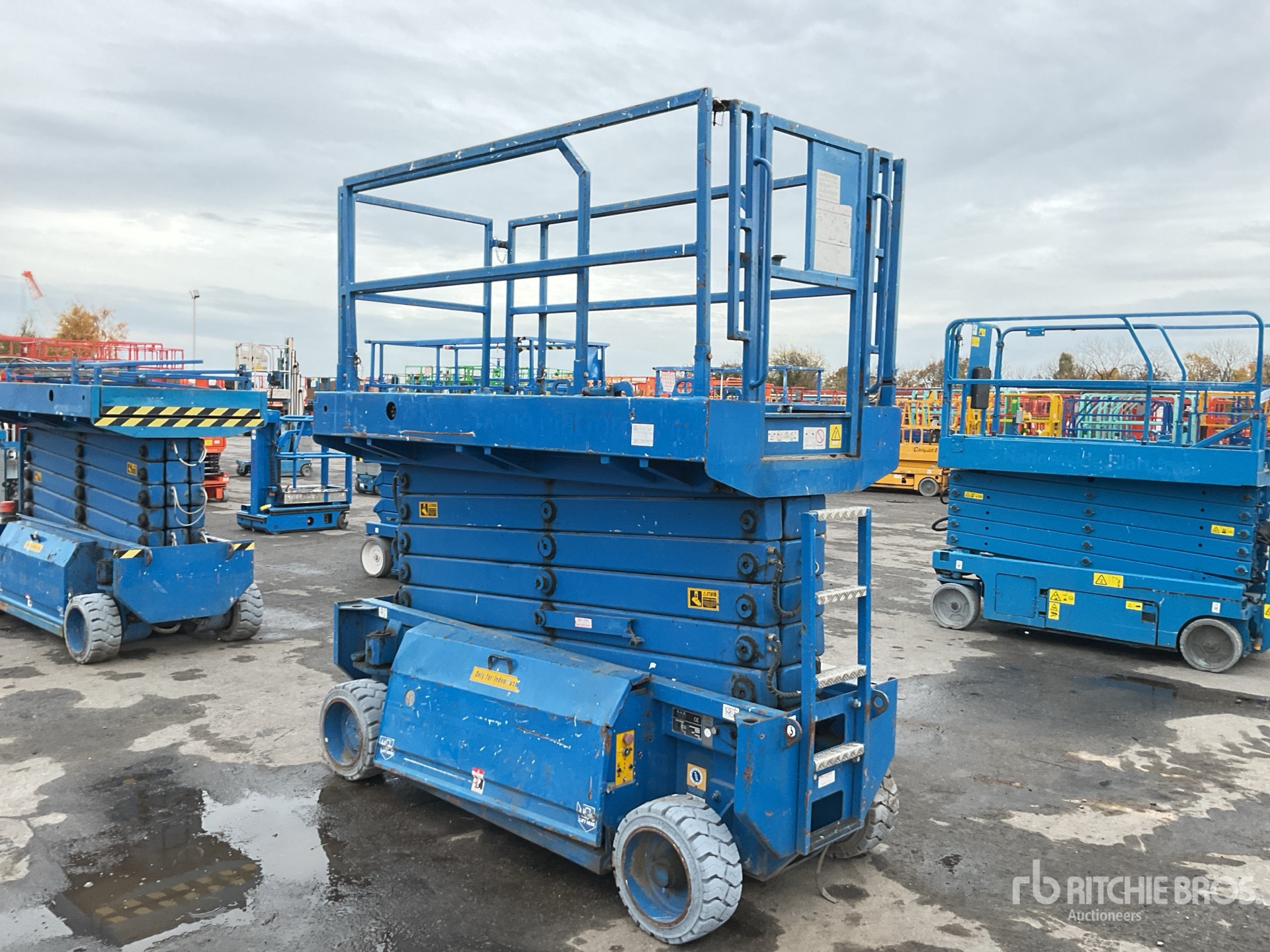 General Appearance with Foto, angolo posteriore sinistro