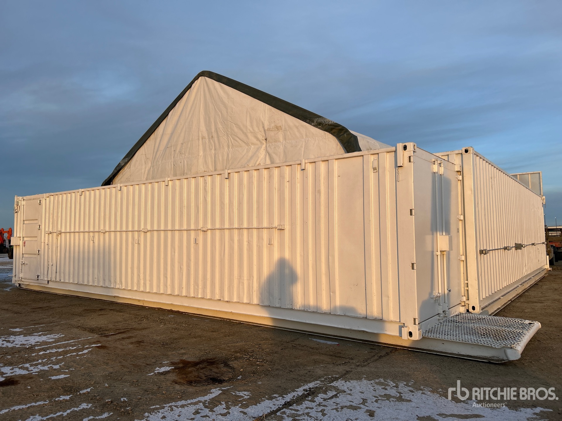 Aspect général with Image, coin arrière droit