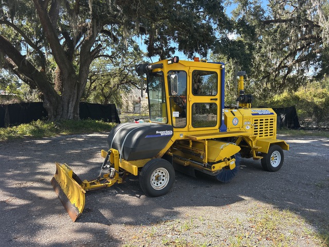 Superior Broom DT74J Self-Propelled Broom Superior Broom DT74J Self-Propelled Broom