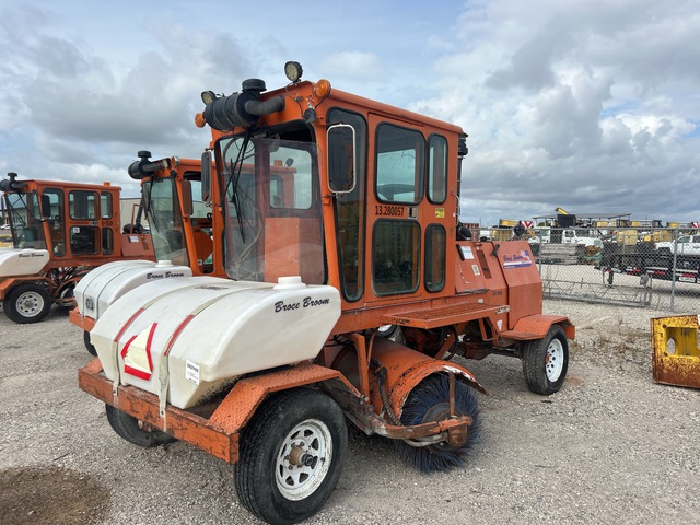 2017 Broce CRT350 Self-Propelled Broom