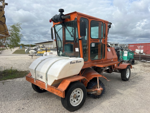 2017 Broce CR350 Self-Propelled Broom