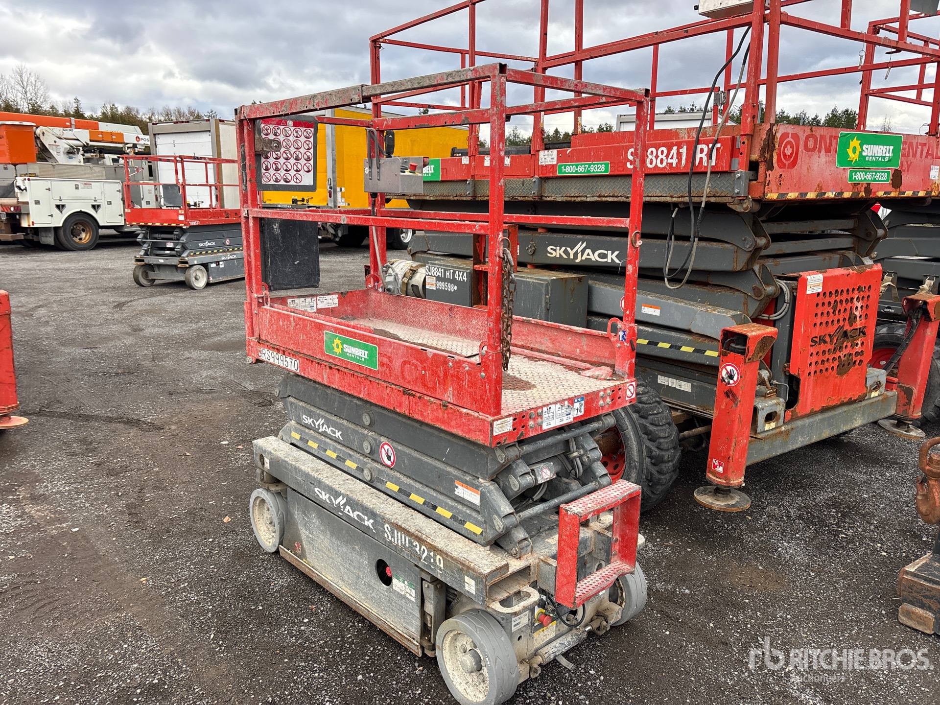 General Appearance with Picture, Right Front Corner