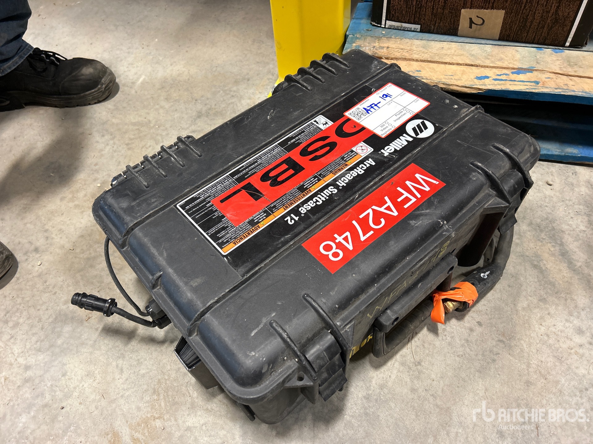 General Appearance with Picture, Right Front Corner