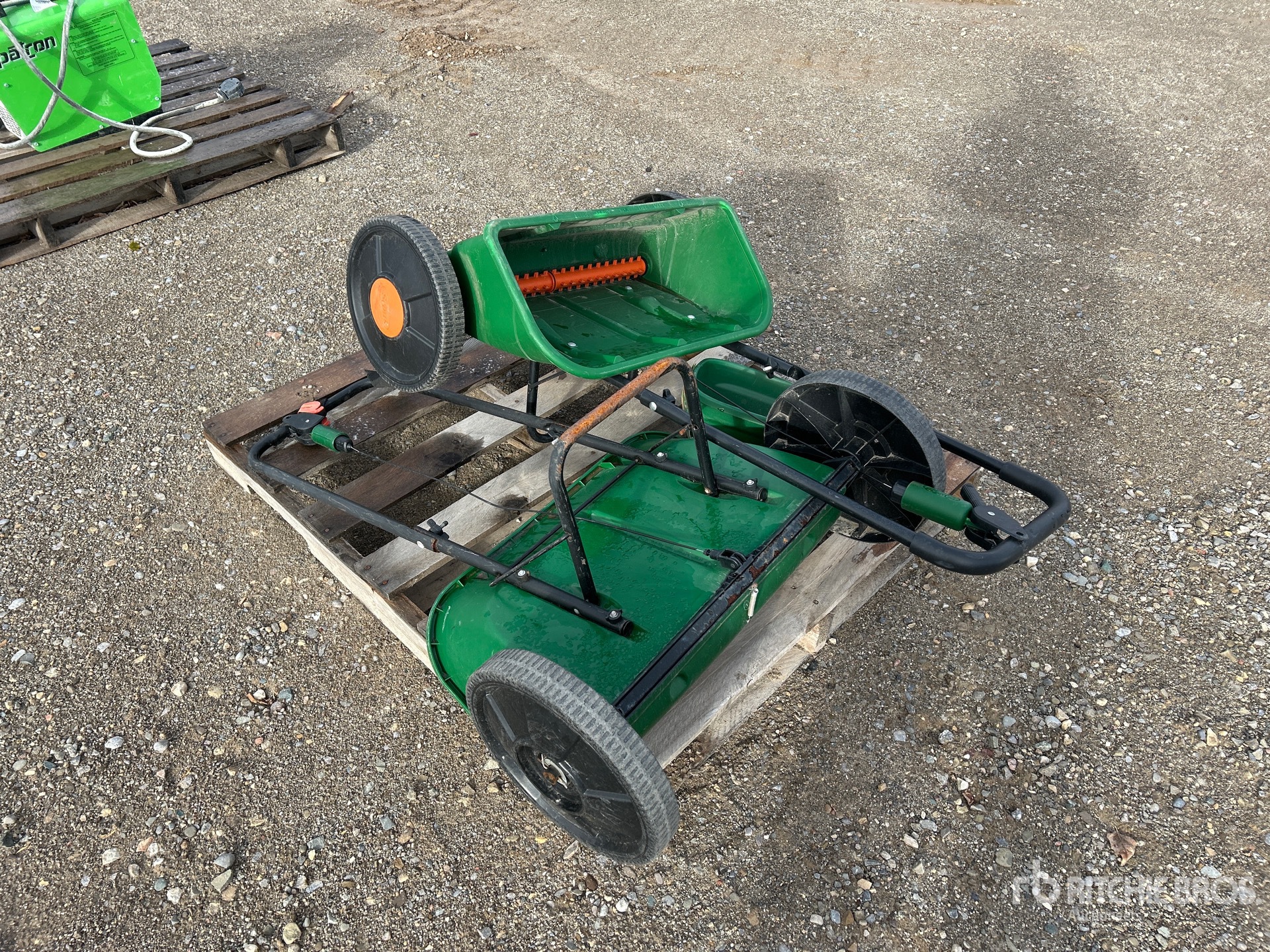 General Appearance with Bild, Ecke vorne links