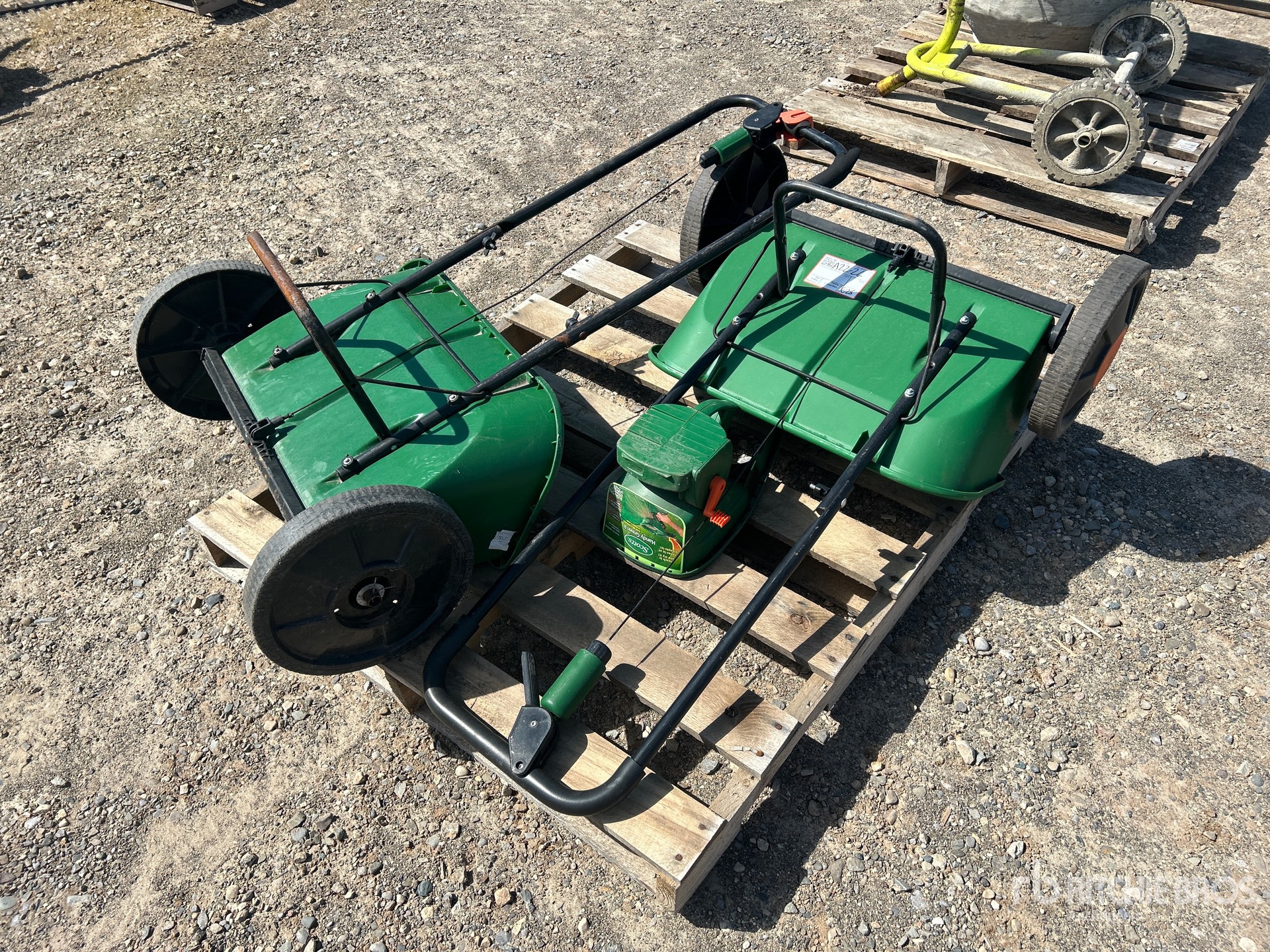 General Appearance with Bild, Ecke hinten links