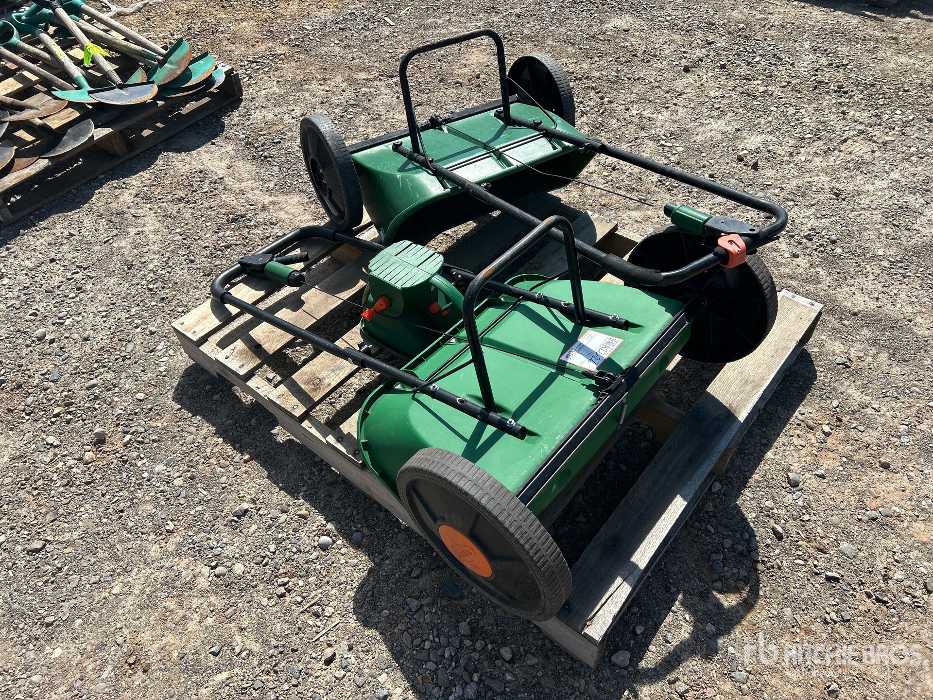 General Appearance with Bild, Ecke vorne links