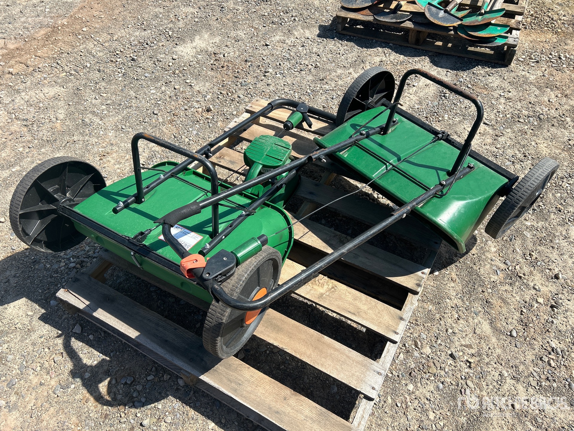 General Appearance with Bild, Ecke vorne rechts