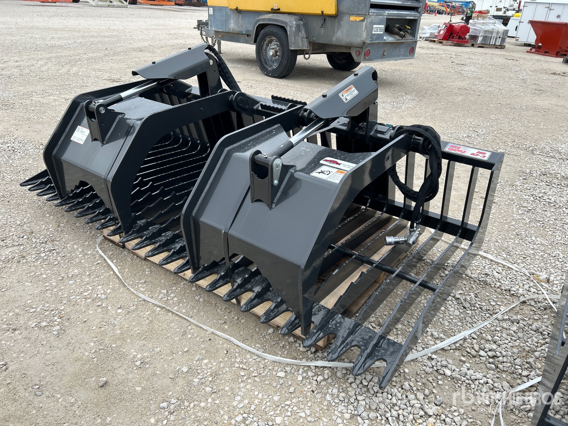 General Appearance with Image, coin avant gauche