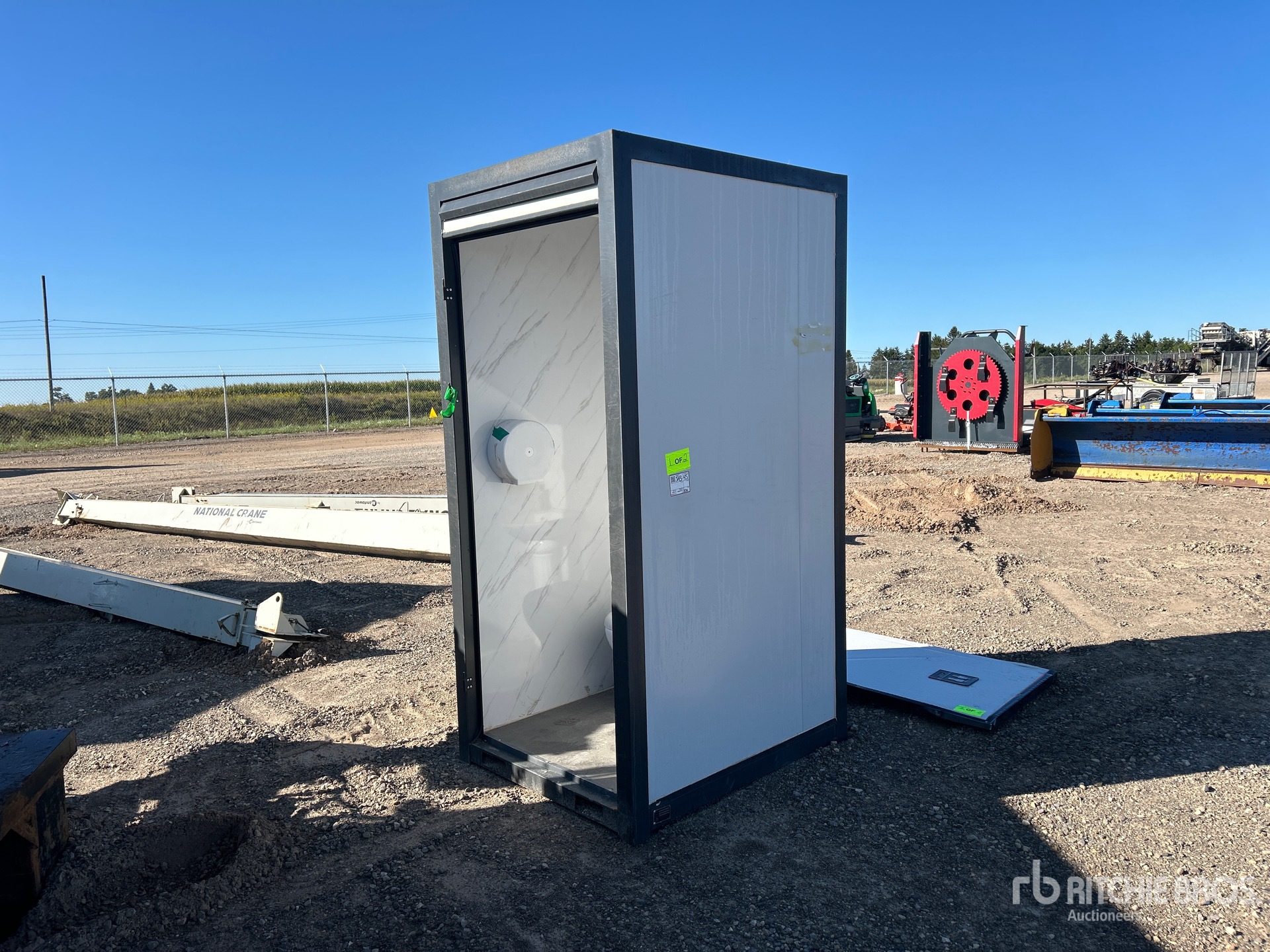 General Appearance with Bild, Ecke vorne links