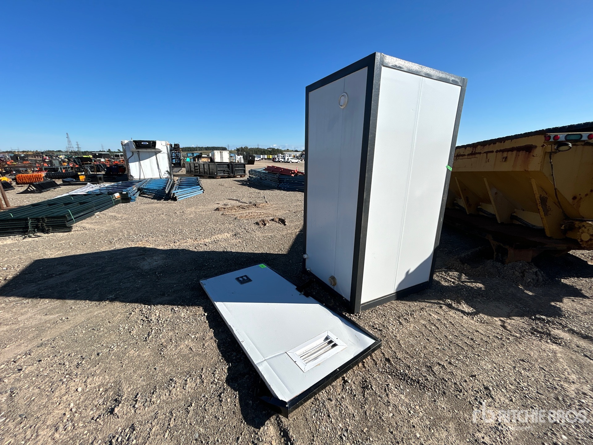 General Appearance with Bild, Ecke hinten rechts