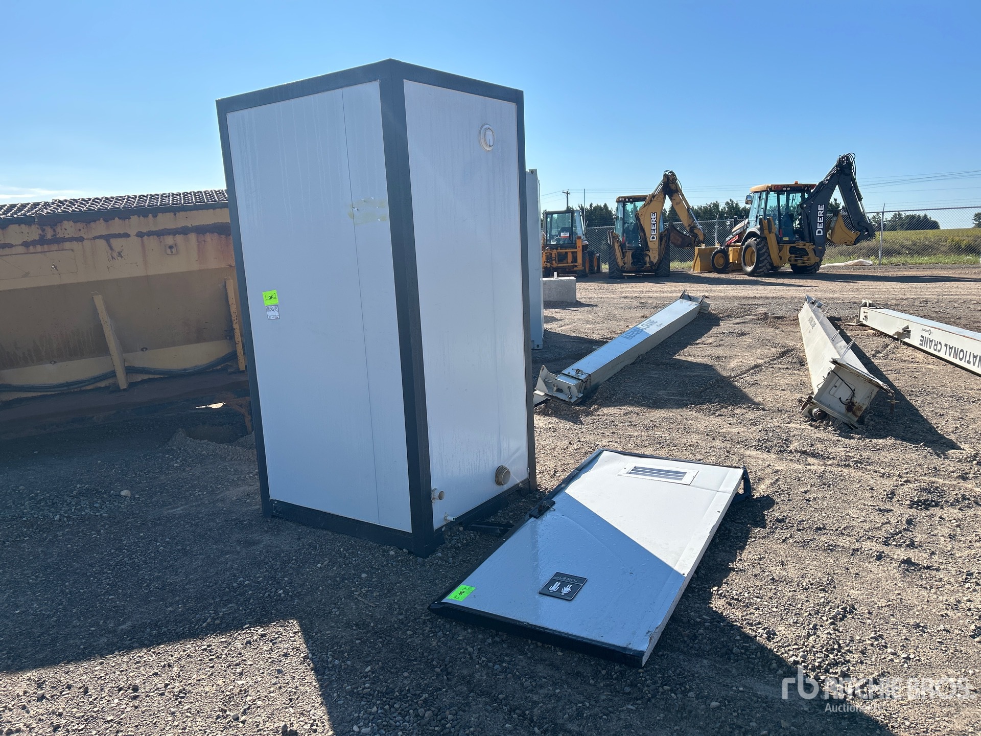 General Appearance with Bild, Ecke hinten links