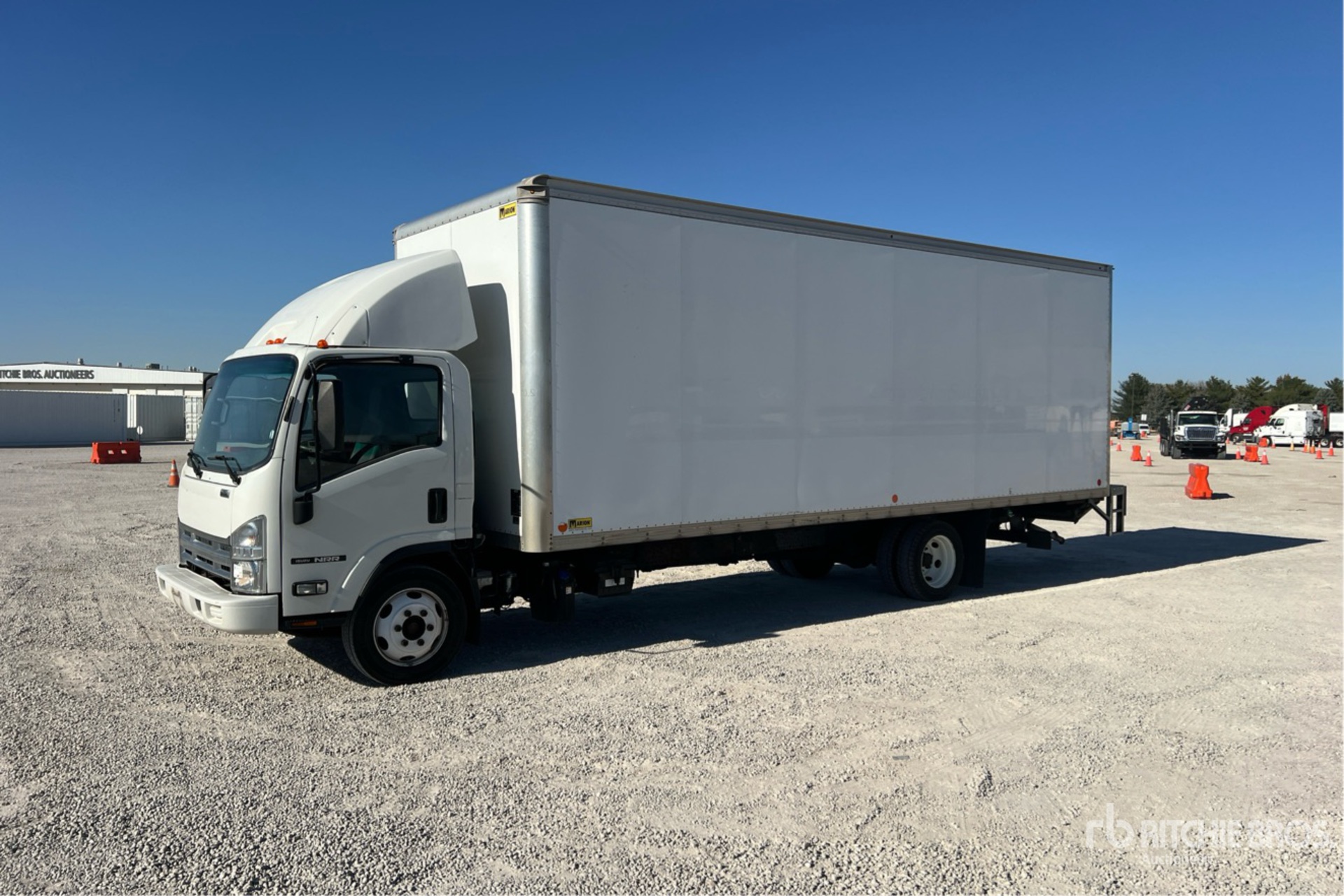 General Appearance with Bild, Ecke vorne links