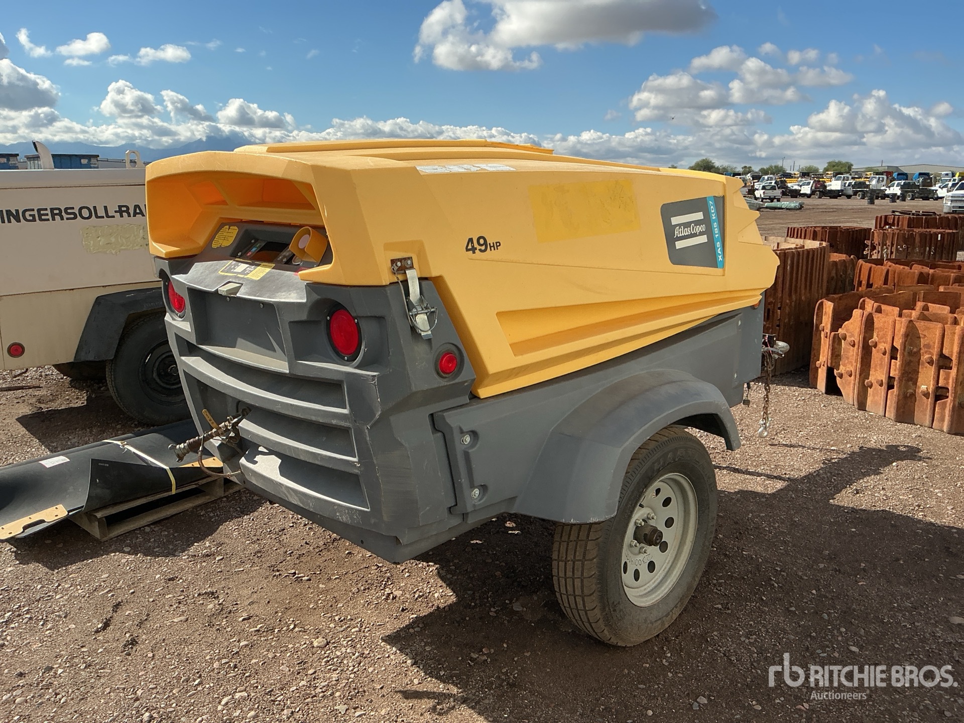 Aspect général with Image, coin arrière droit