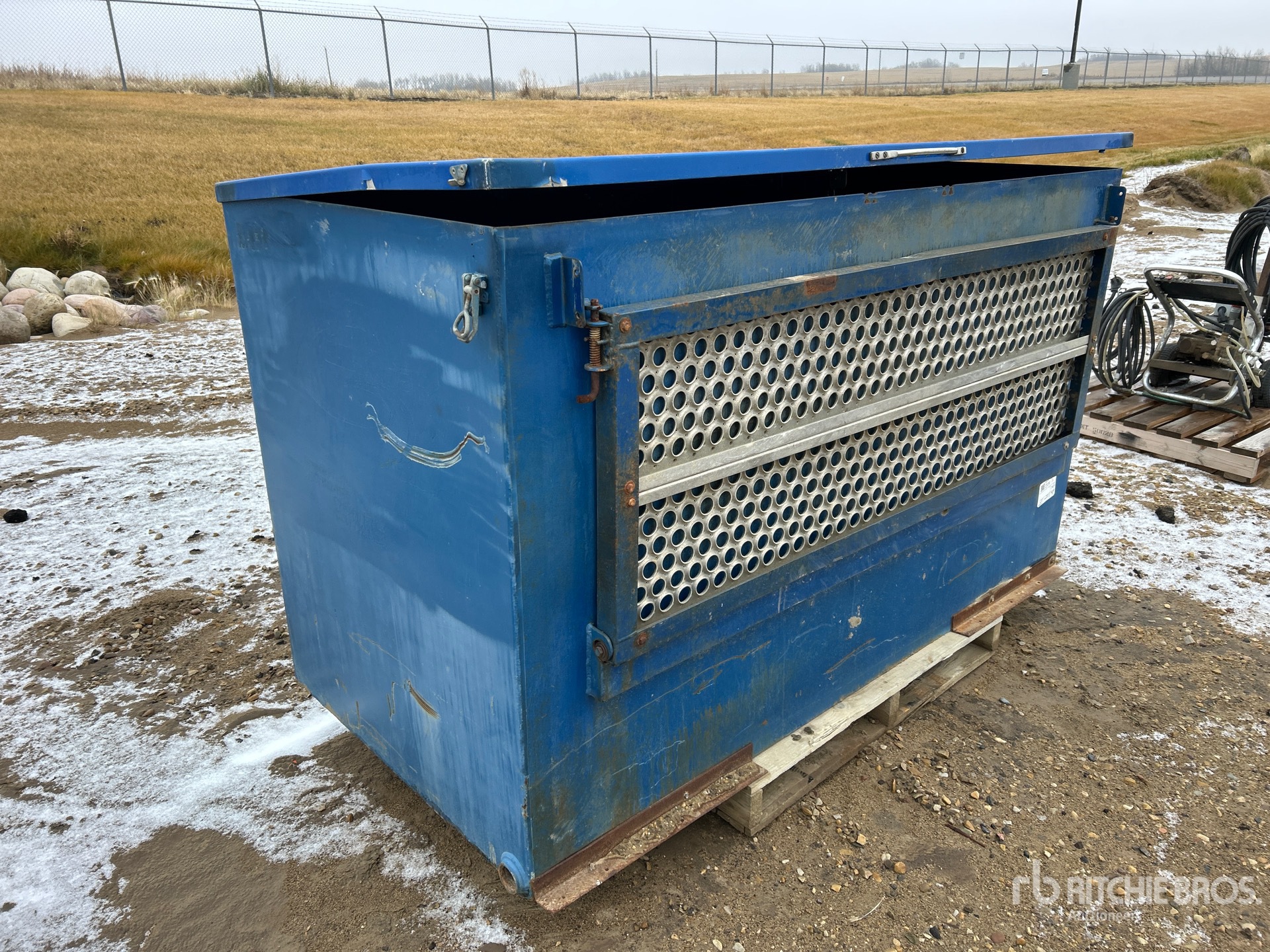 General Appearance with Picture, Right Front Corner