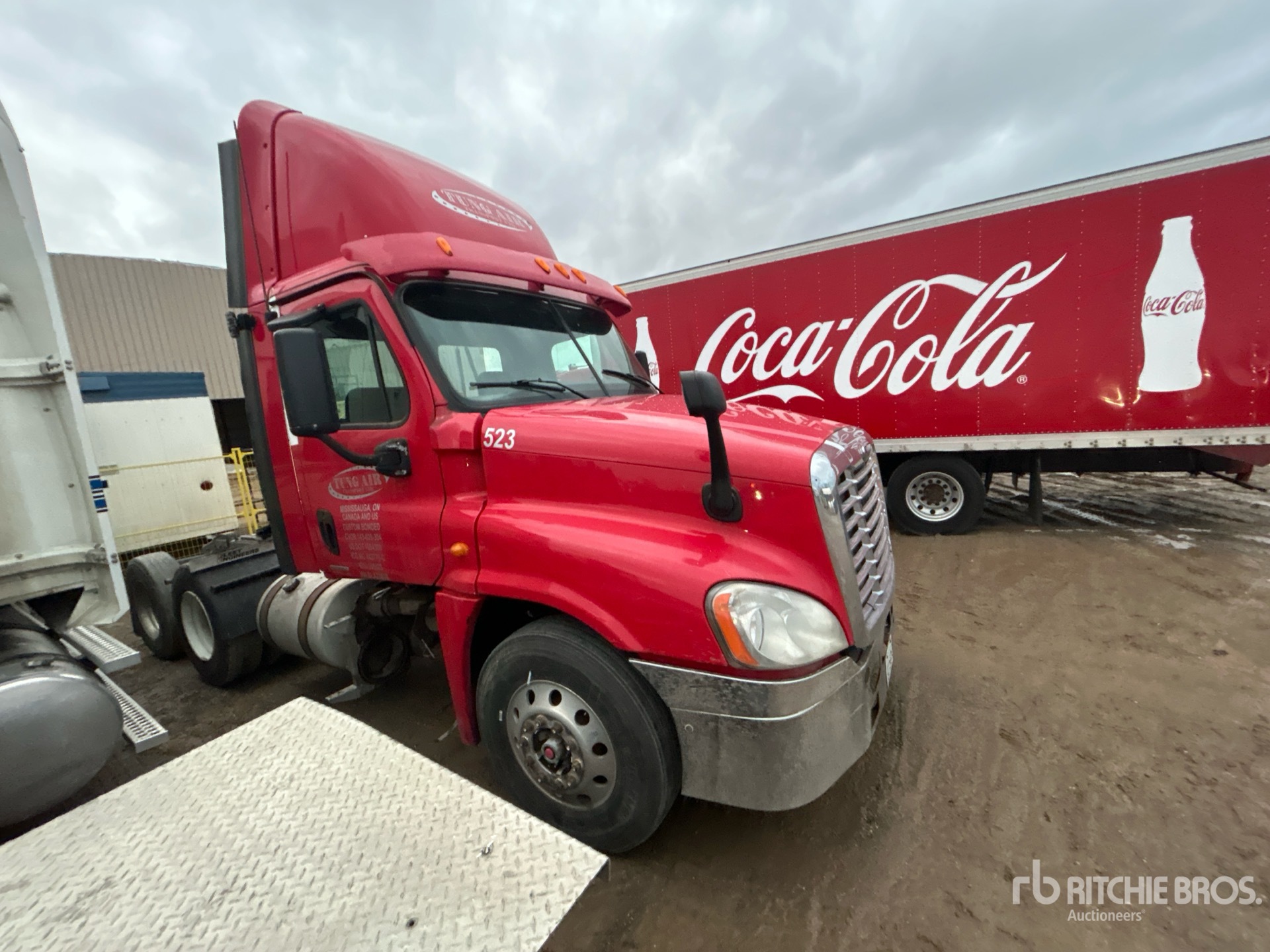 General Appearance with Bild, Ecke vorne rechts