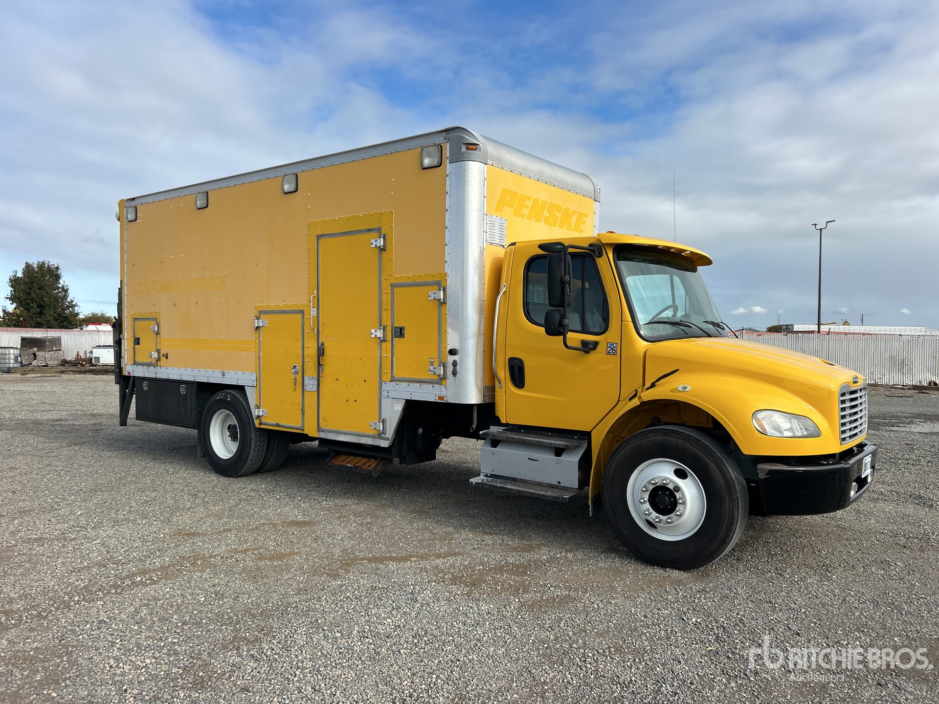 General Appearance with Bild, Ecke vorne rechts