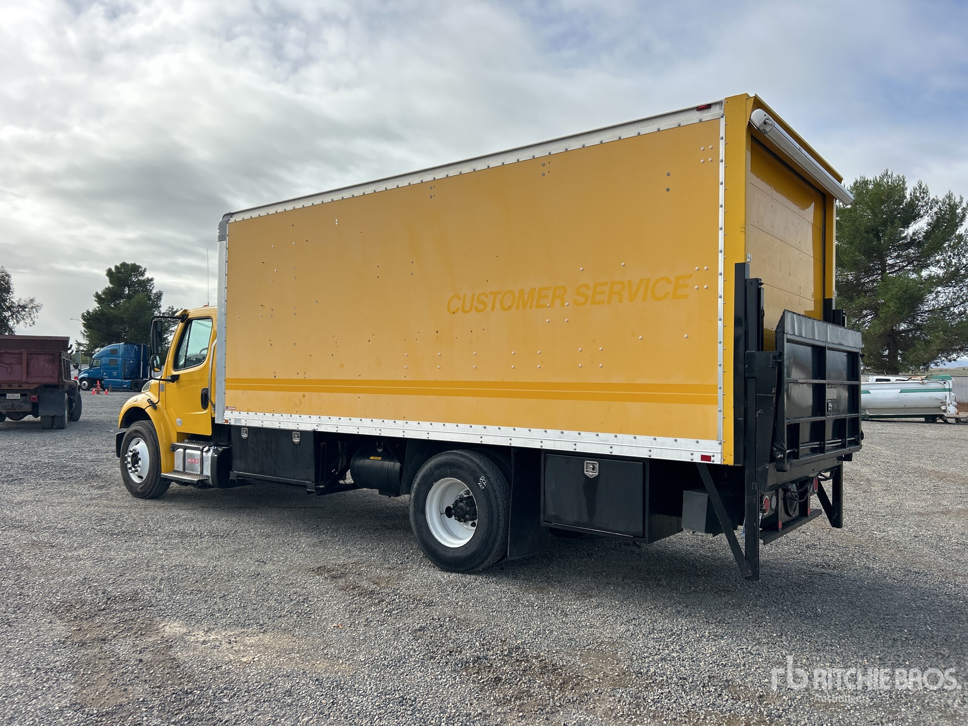 General Appearance with Bild, Ecke hinten links