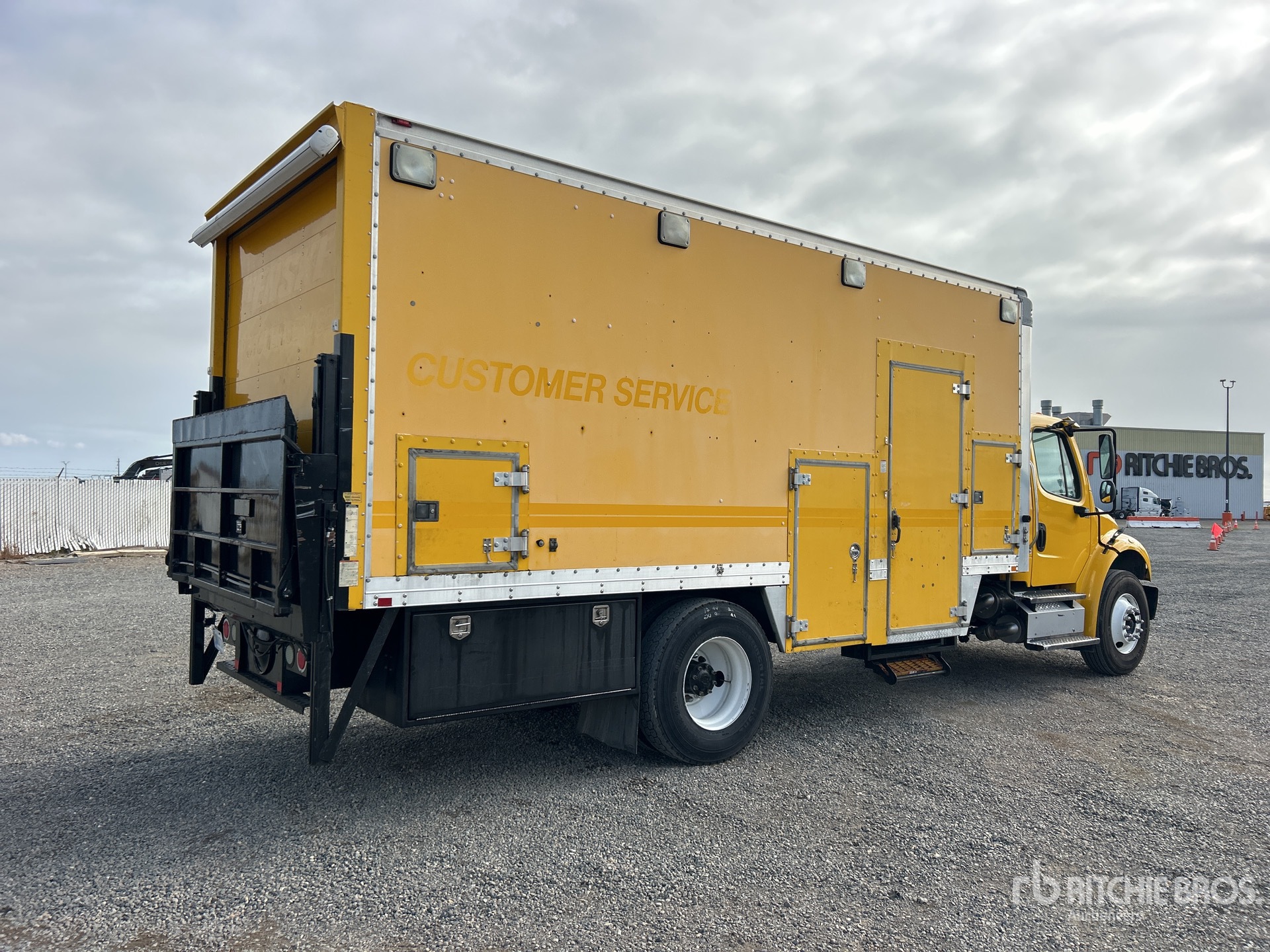 General Appearance with Bild, Ecke hinten rechts