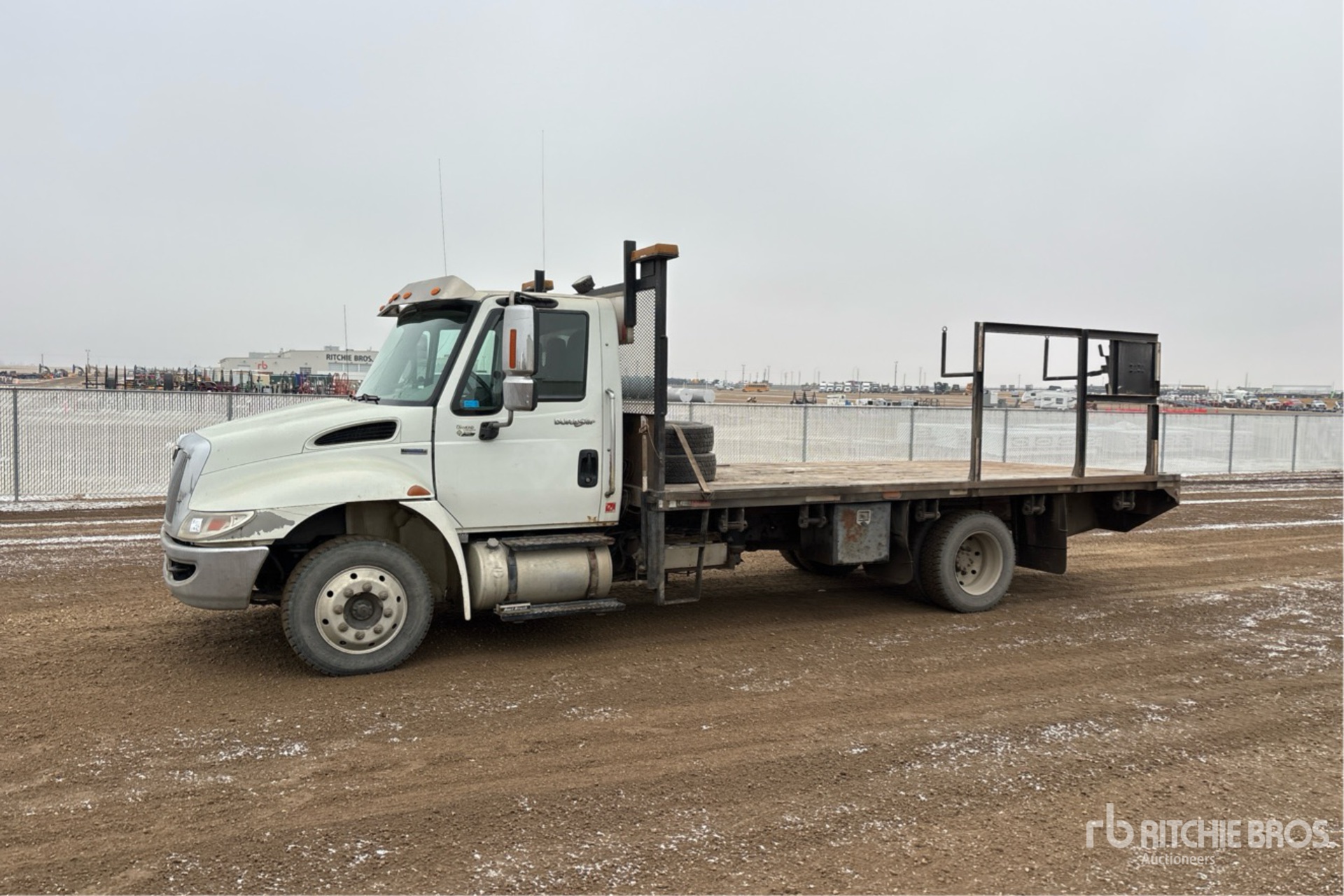 General Appearance with Bild, Ecke vorne links