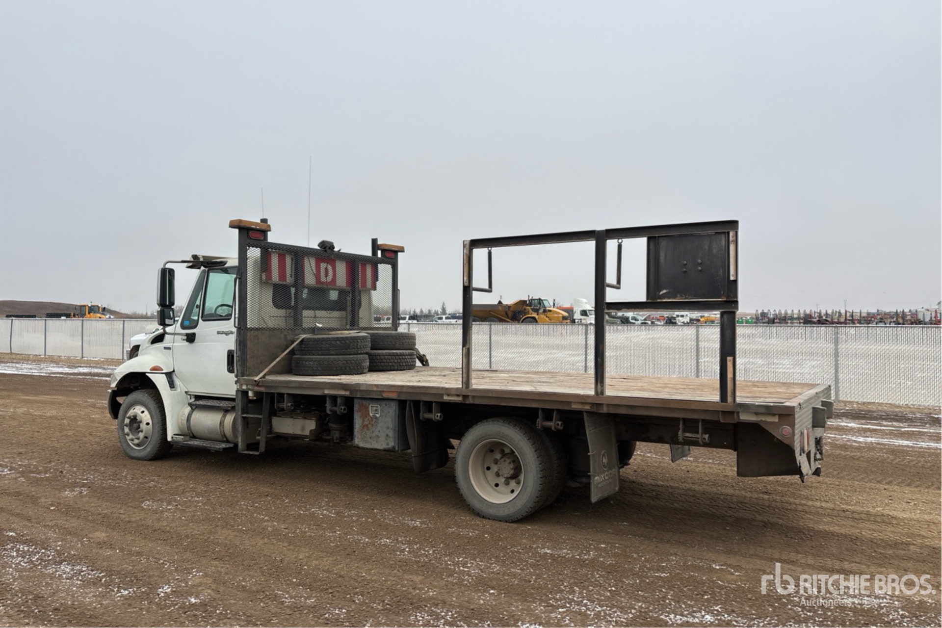 General Appearance with Bild, Ecke hinten links