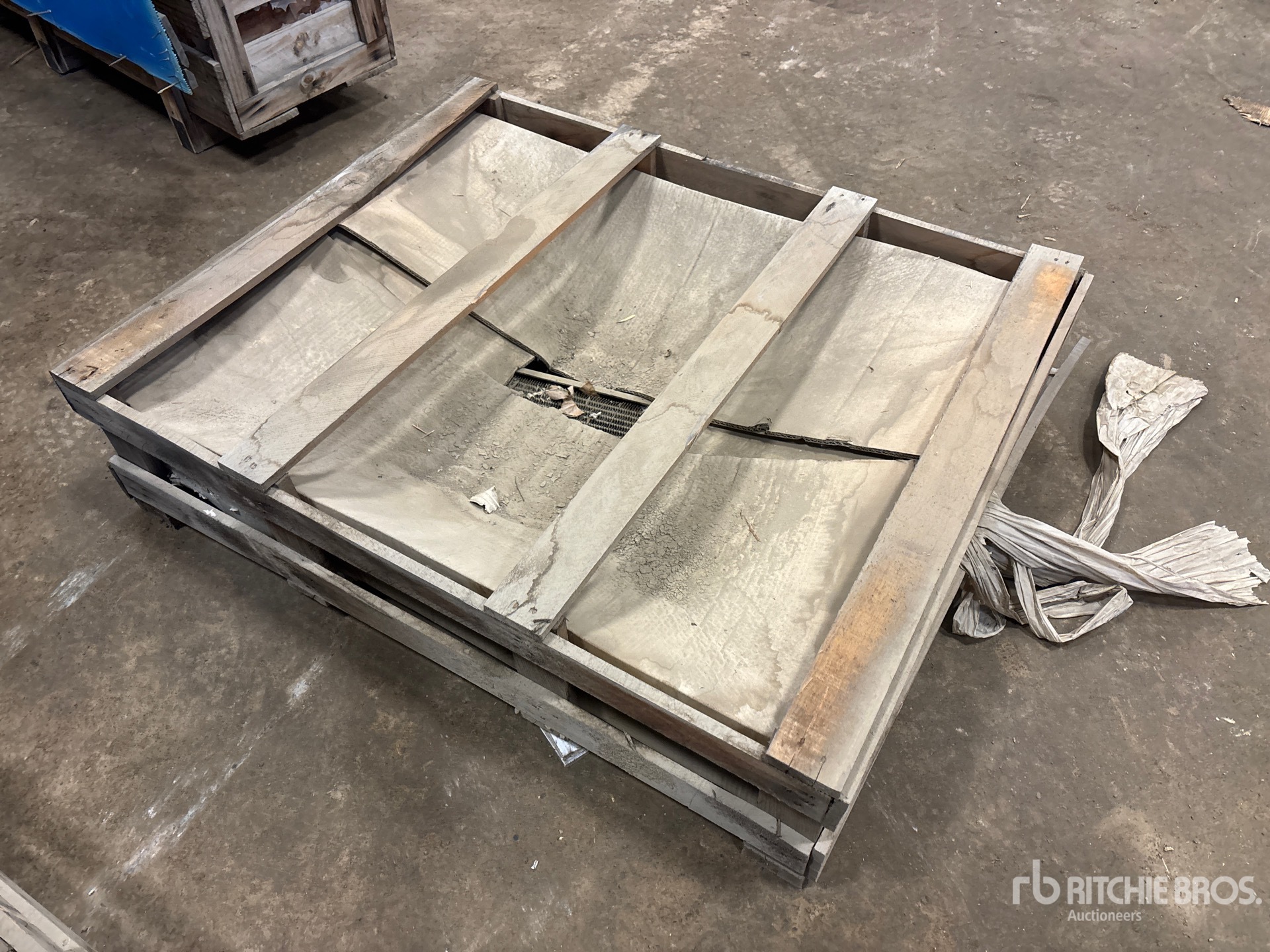 General Appearance with Foto, angolo anteriore sinistro