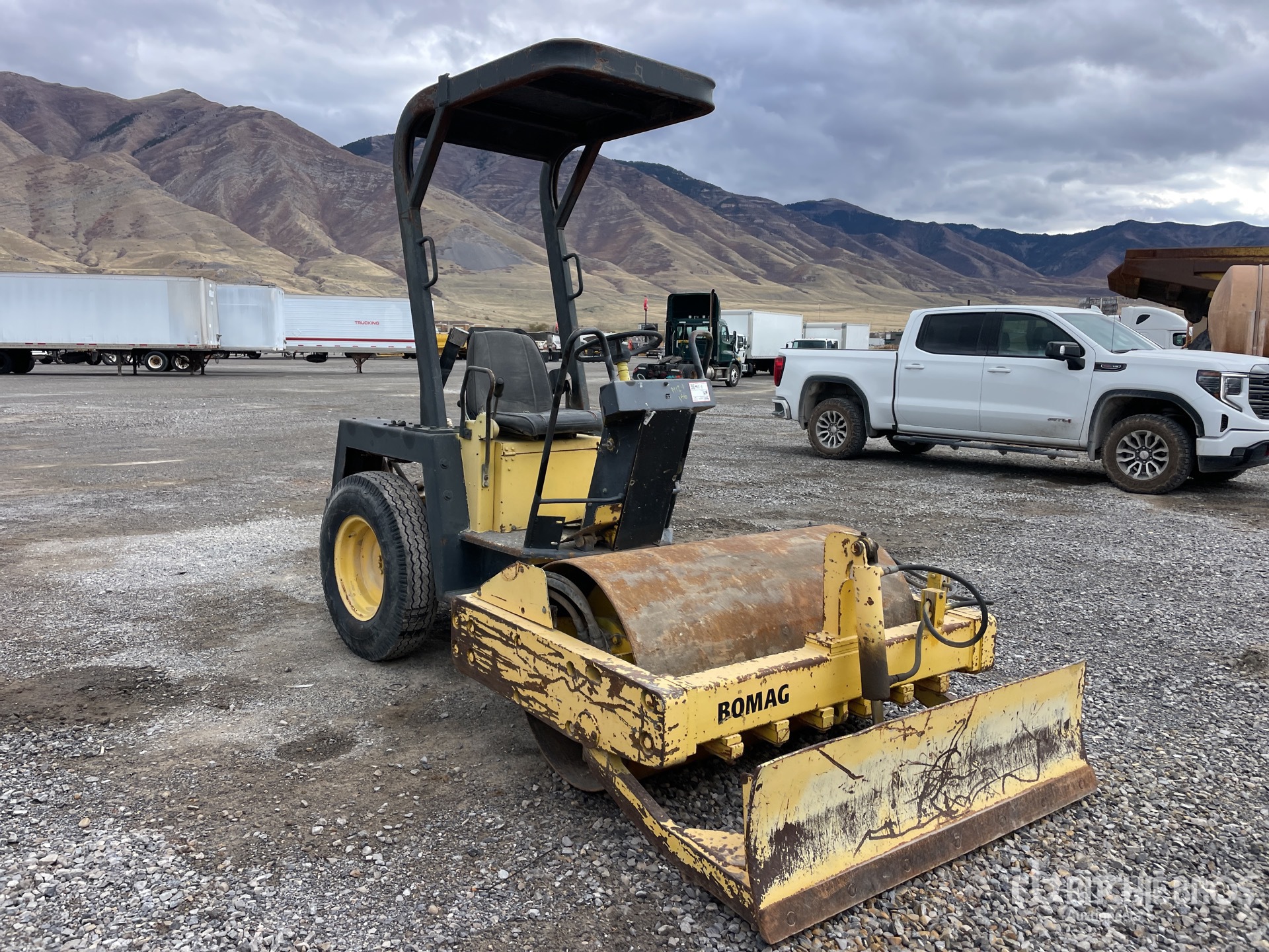 General Appearance with Image, coin avant droit